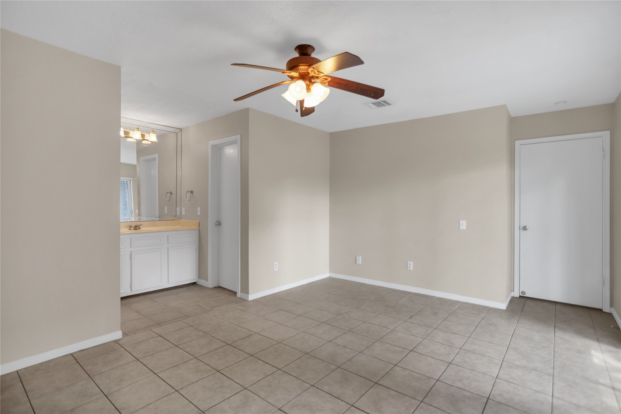 22007 Birch Valley Drive Property Photo 9