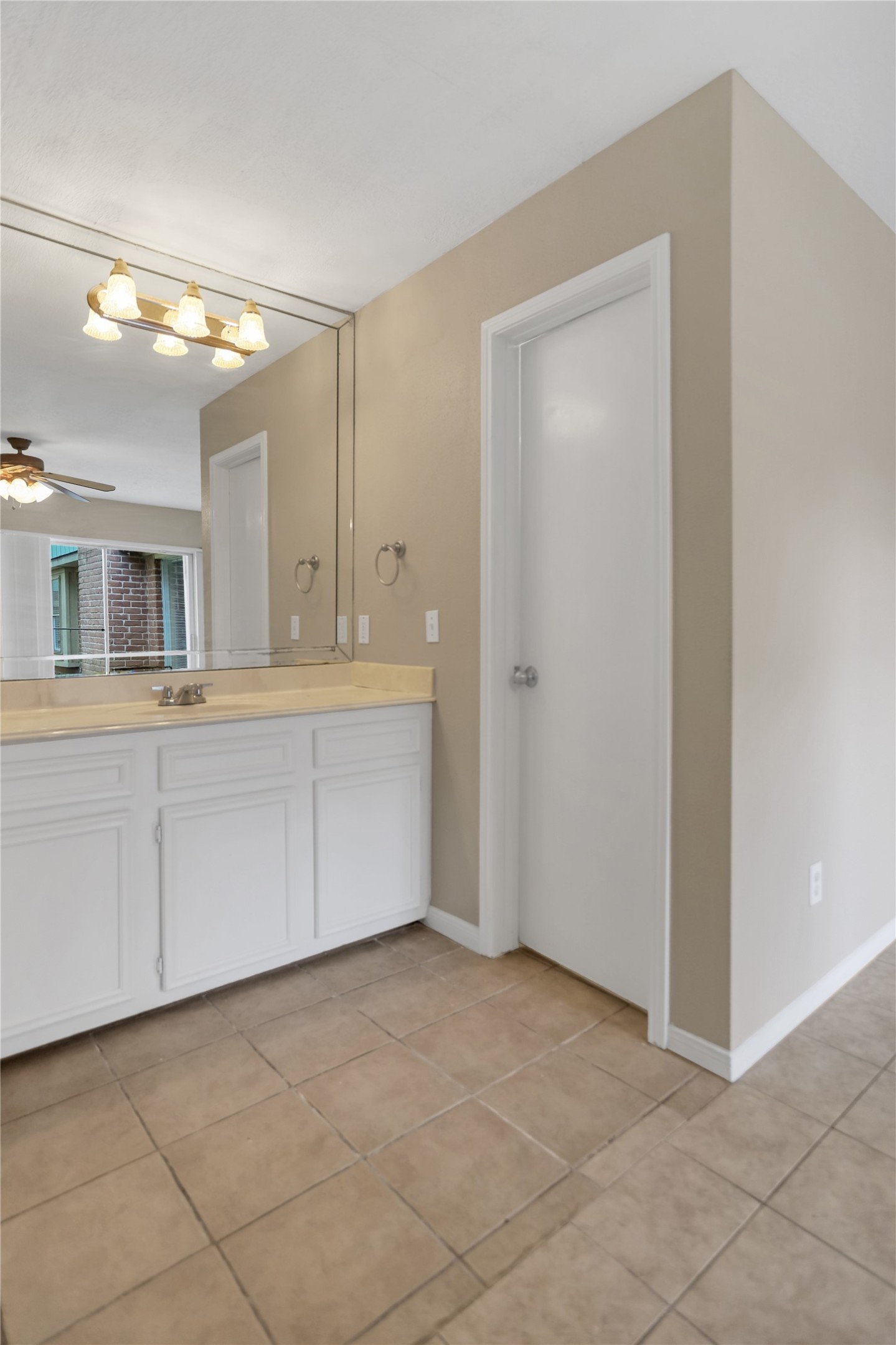 22007 Birch Valley Drive Property Photo 12