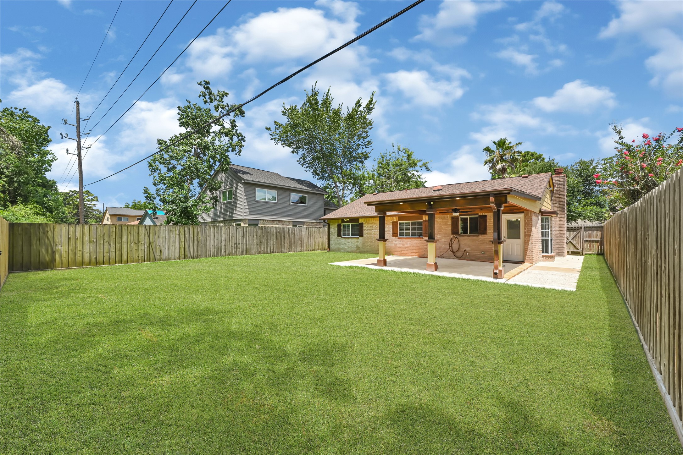 4806 Hickorygate Property Photo 5