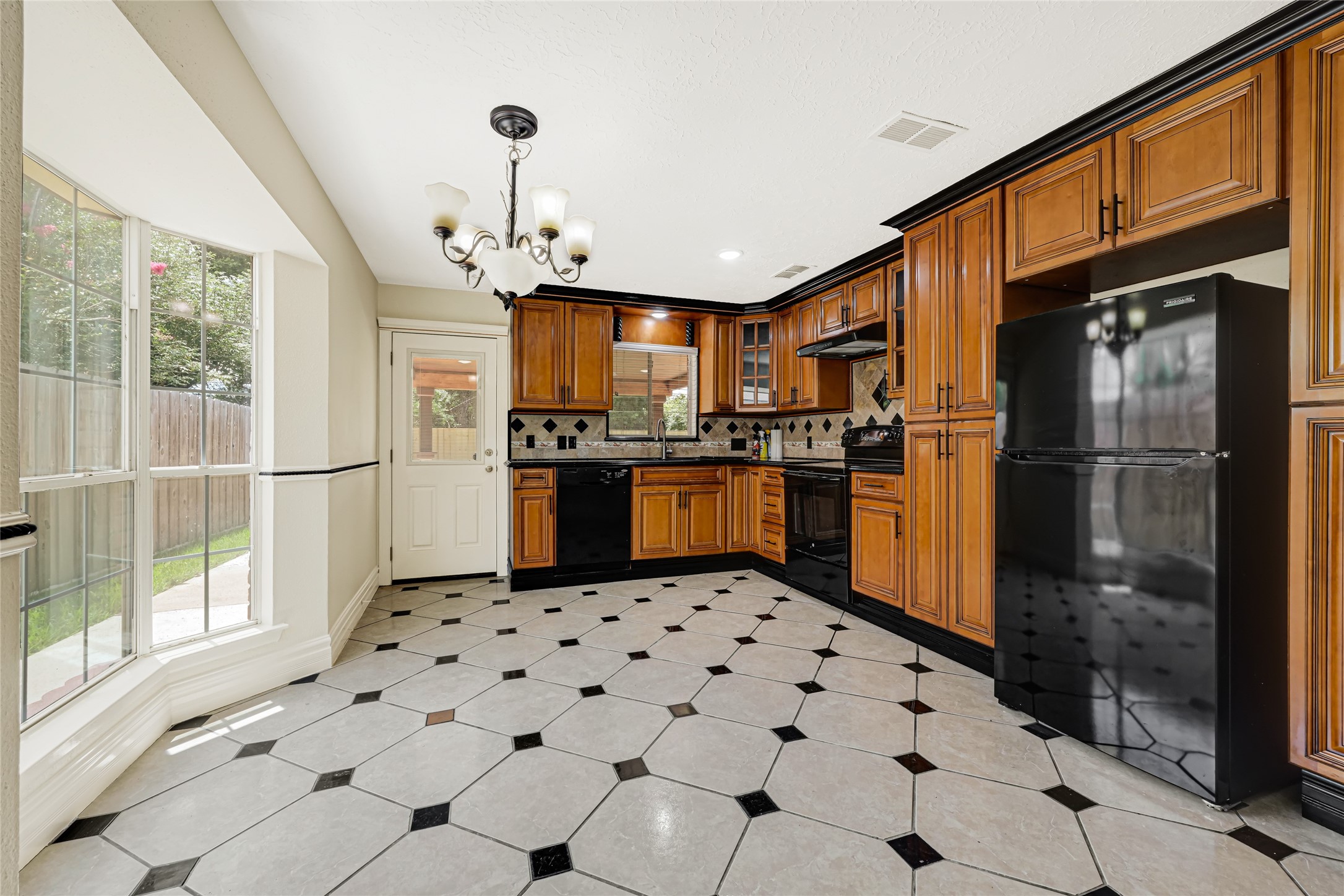 4806 Hickorygate Property Photo 6