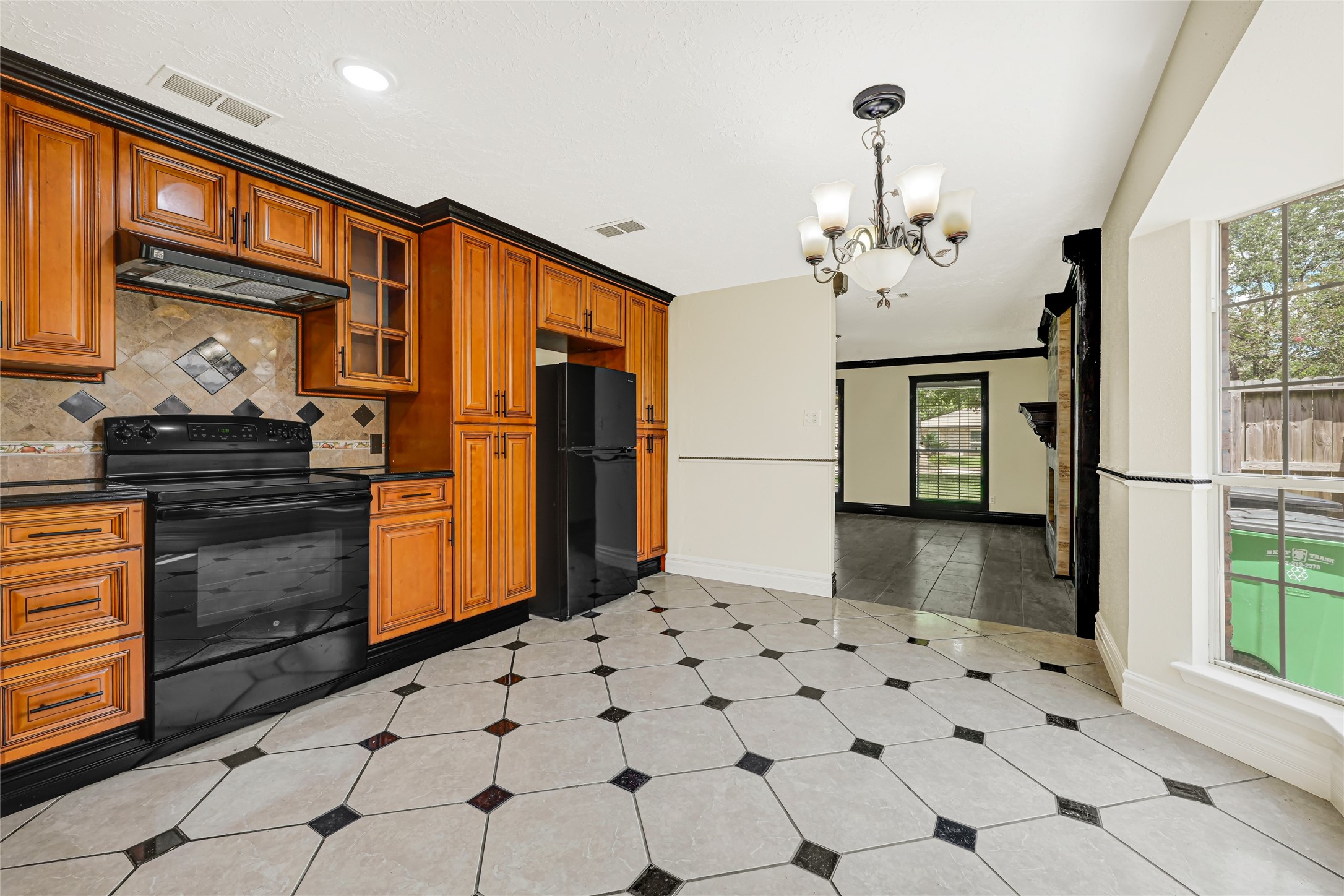 4806 Hickorygate Property Photo 7