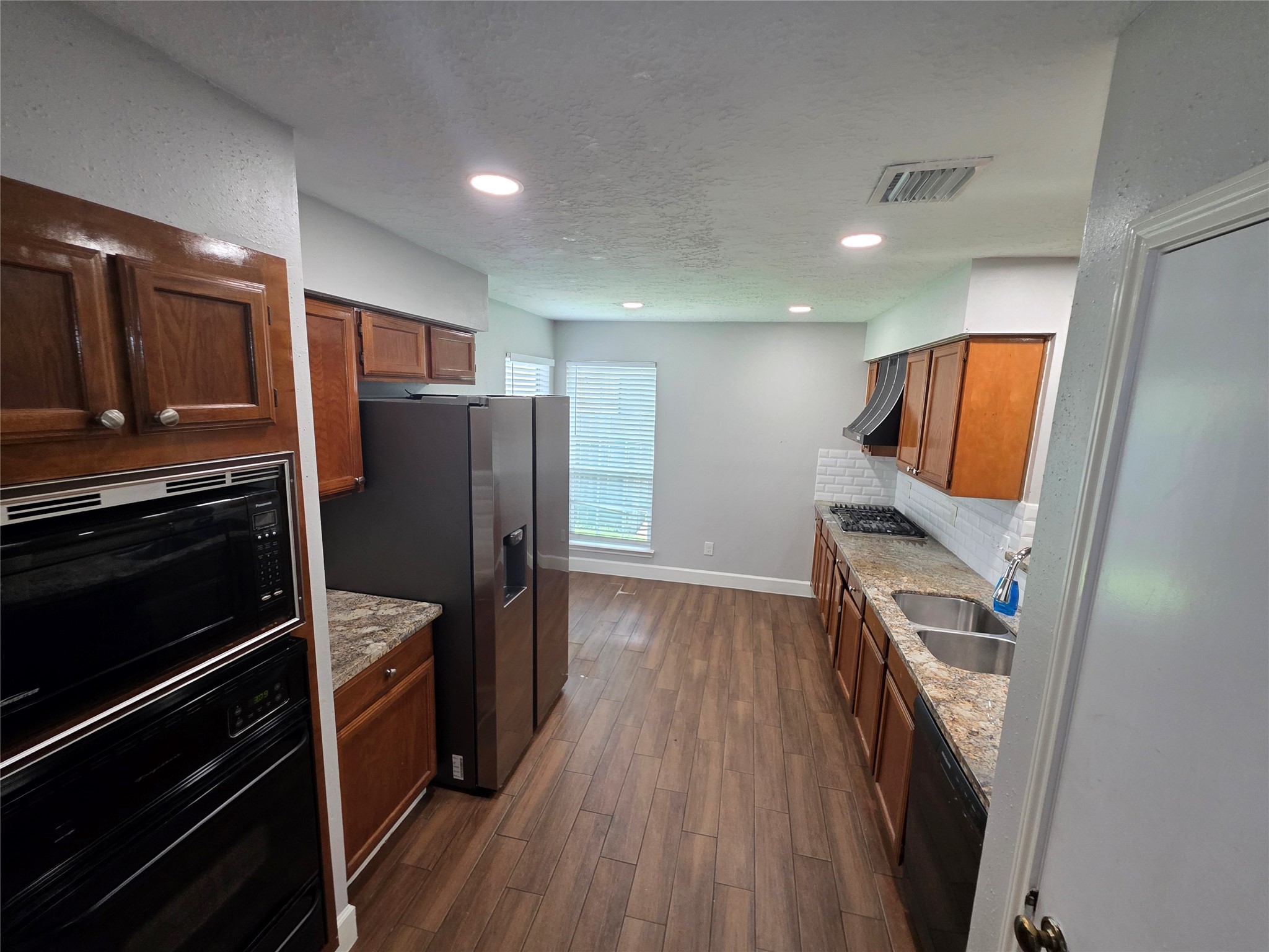 11634 Eaglewood Drive Property Photo 5