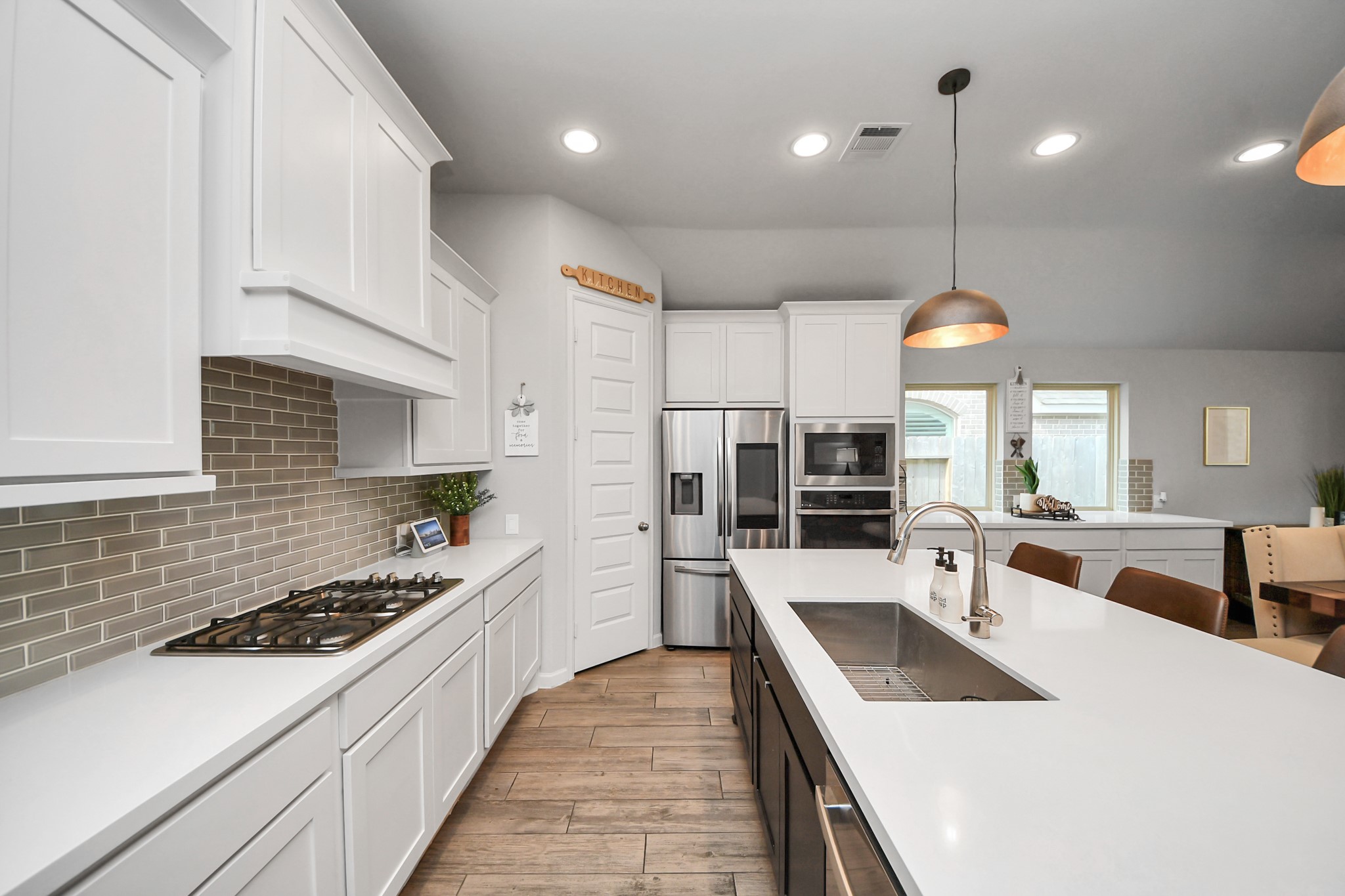 1711 Rustling Creek Drive Property Photo 8