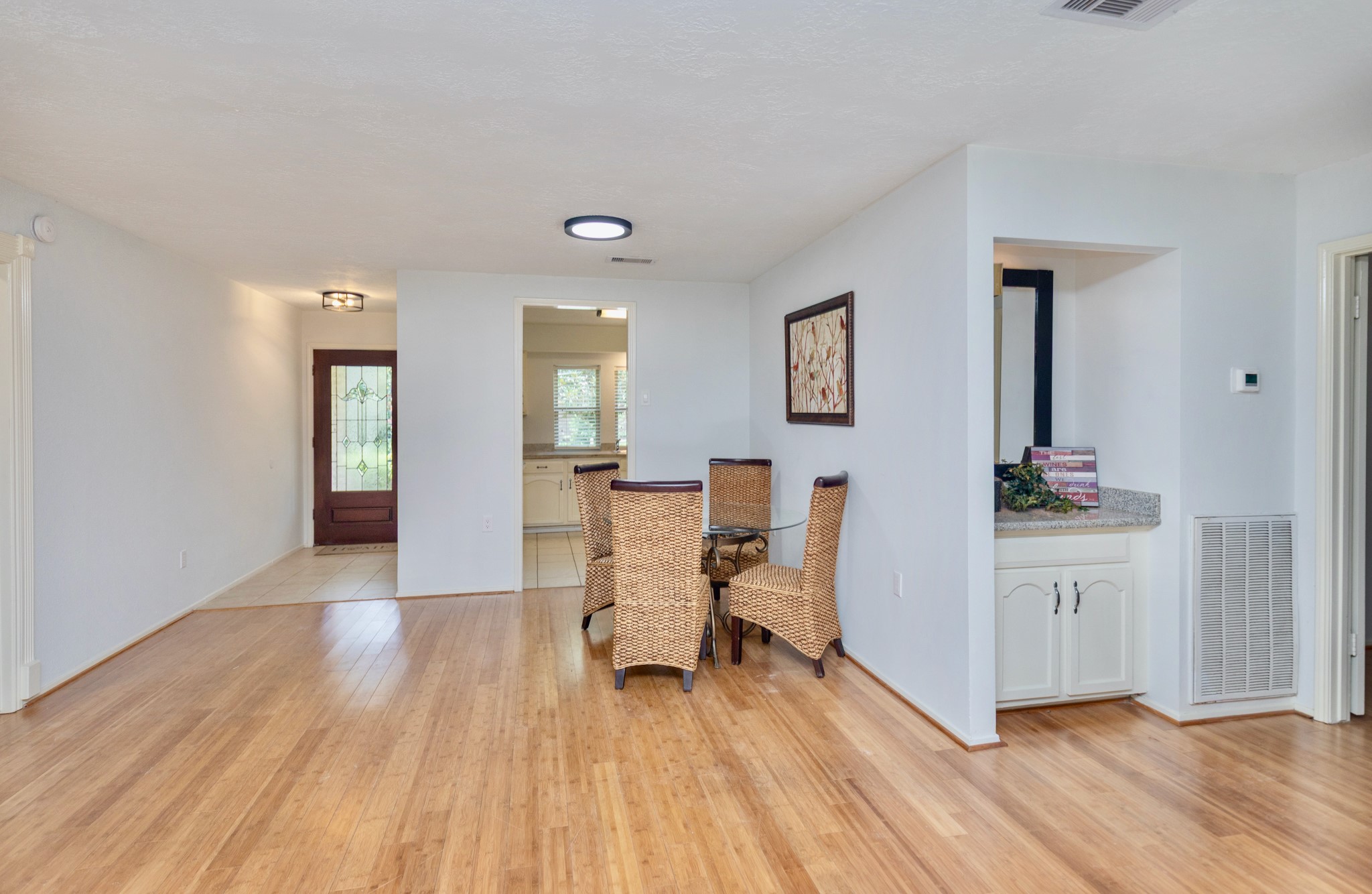 2711 Quail Valley East Drive Property Photo 4