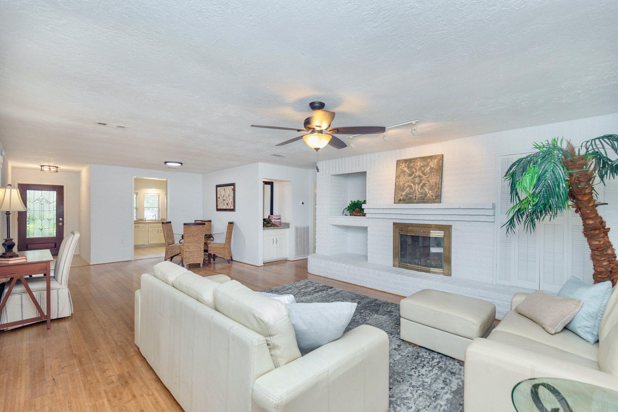 2711 Quail Valley East Drive Property Photo 11