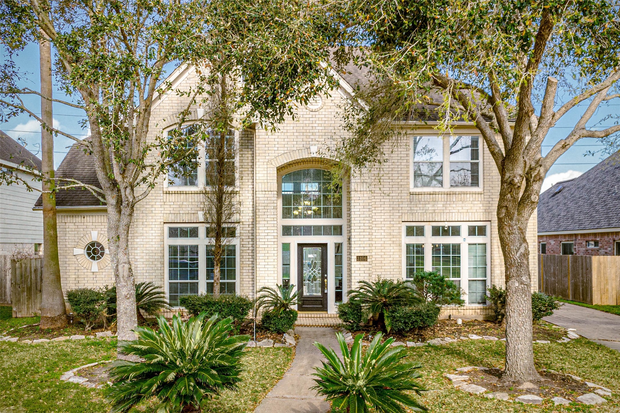 Hutchison Elementary School Real Estate Listings Main Image