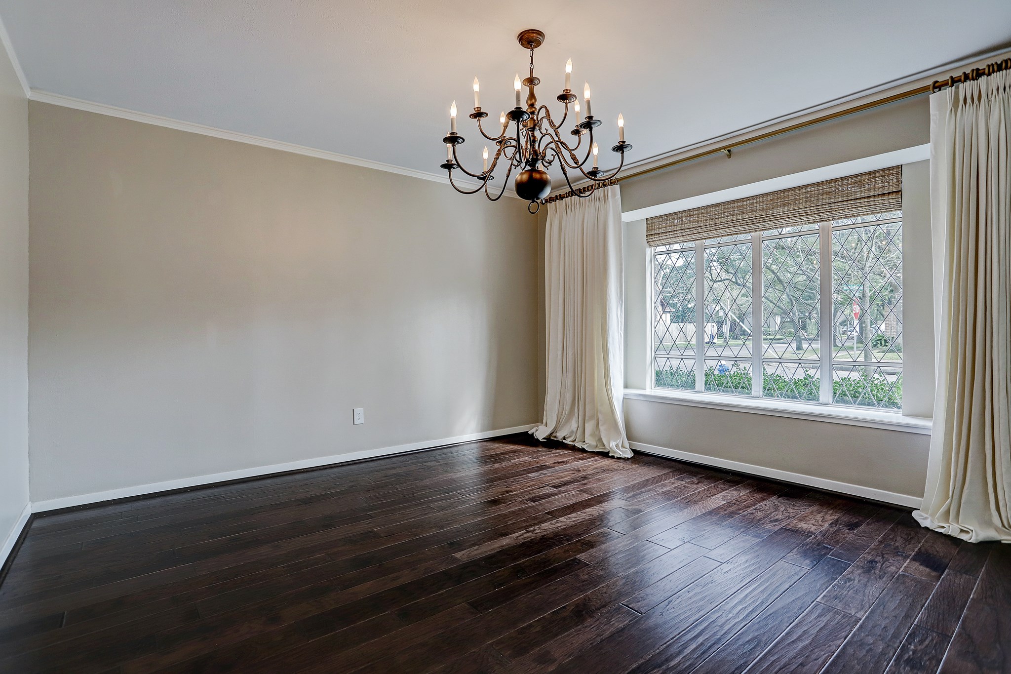 2202 Robinhood Property Photo 3