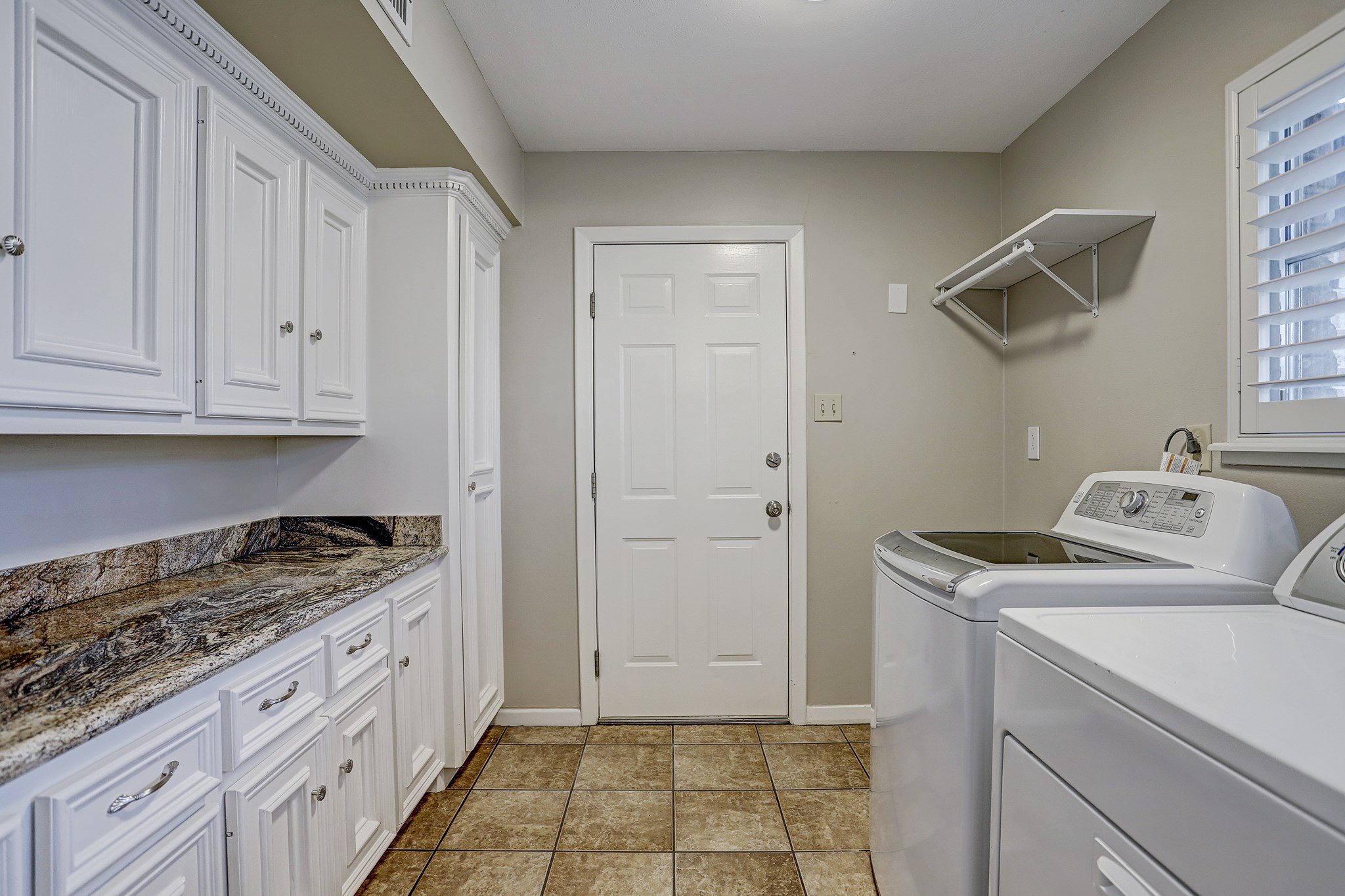 2202 Robinhood Property Photo 9