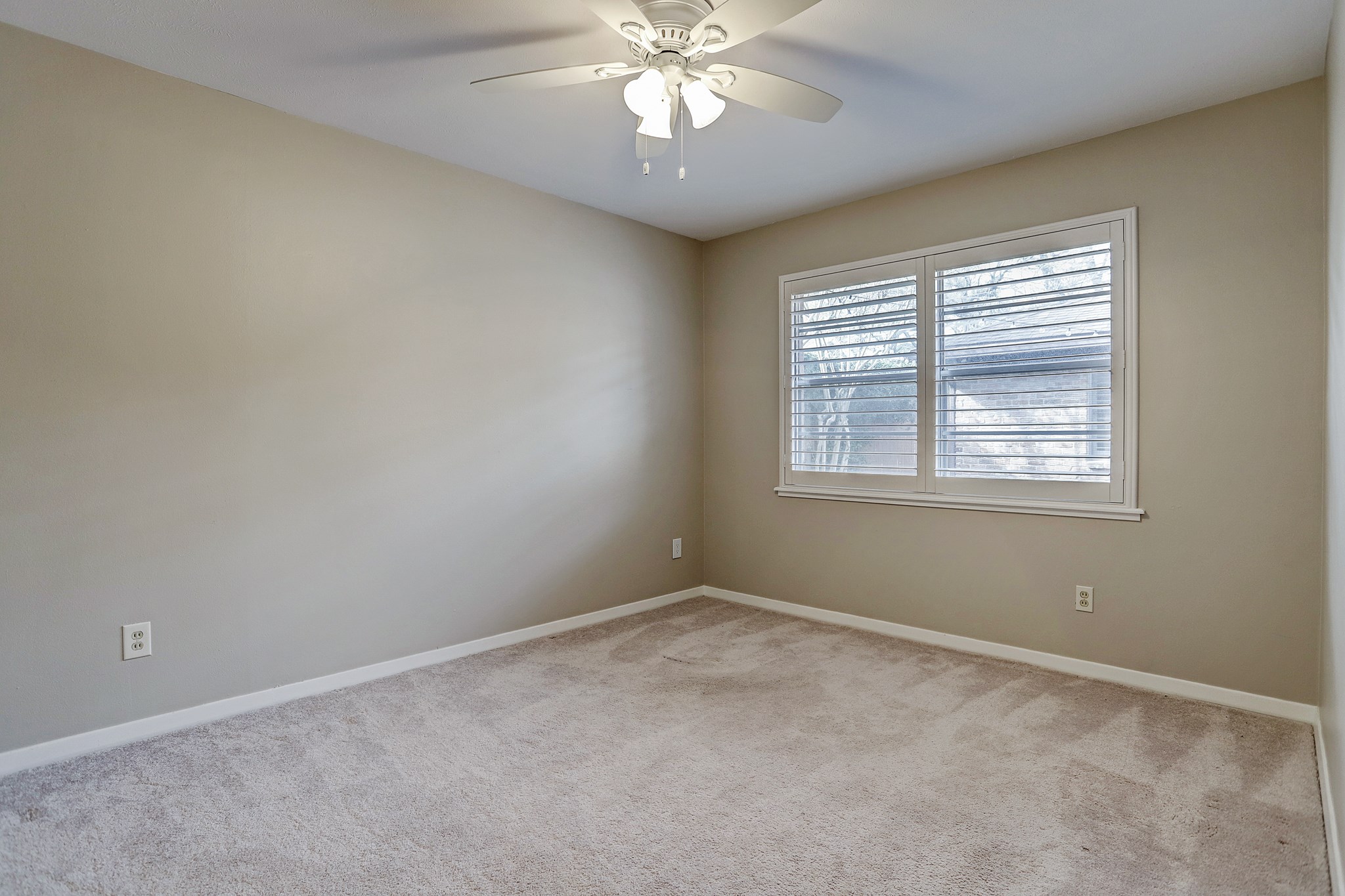 2202 Robinhood Property Photo 10