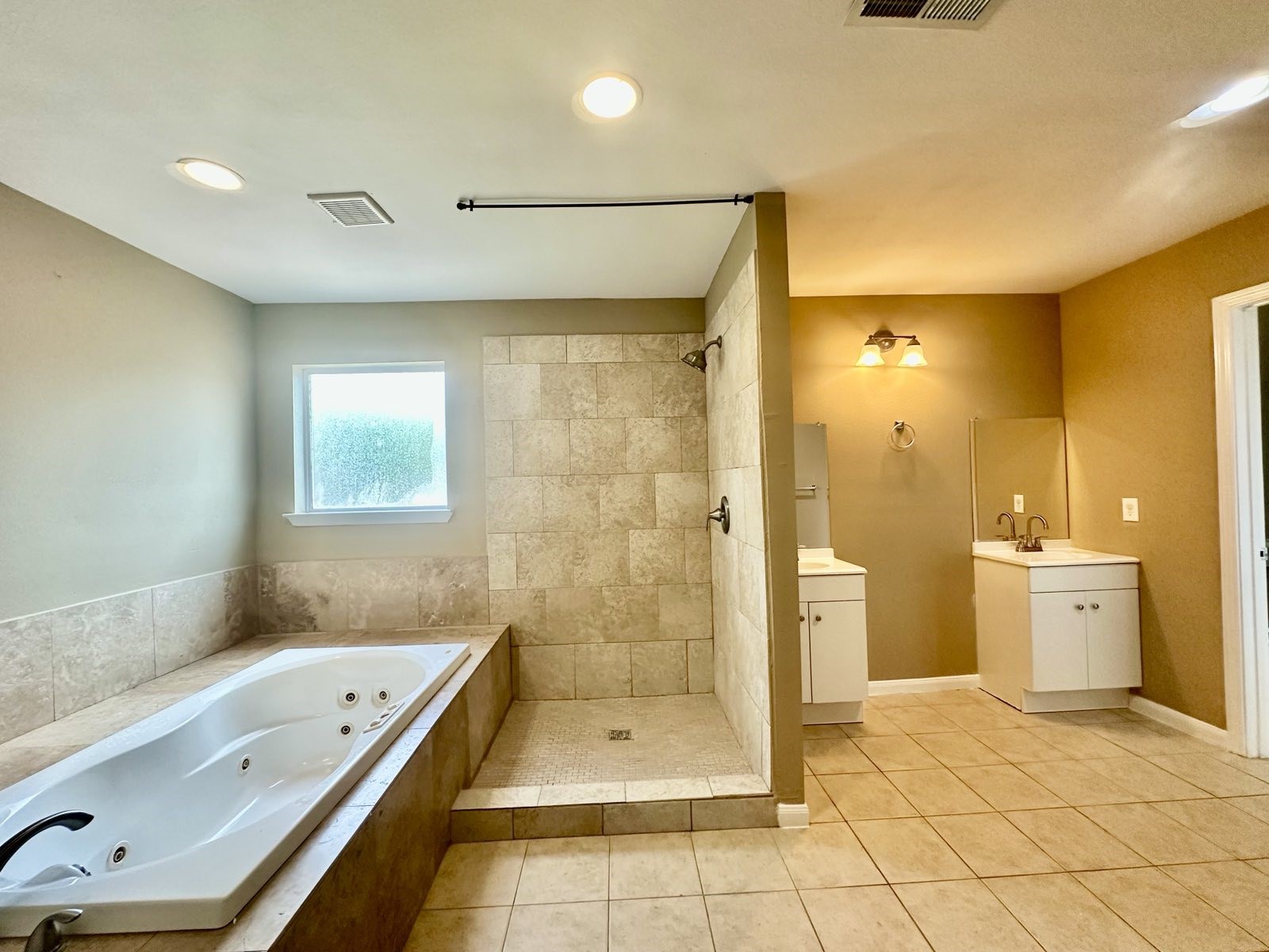 7410 Frostview Lane Property Photo 8