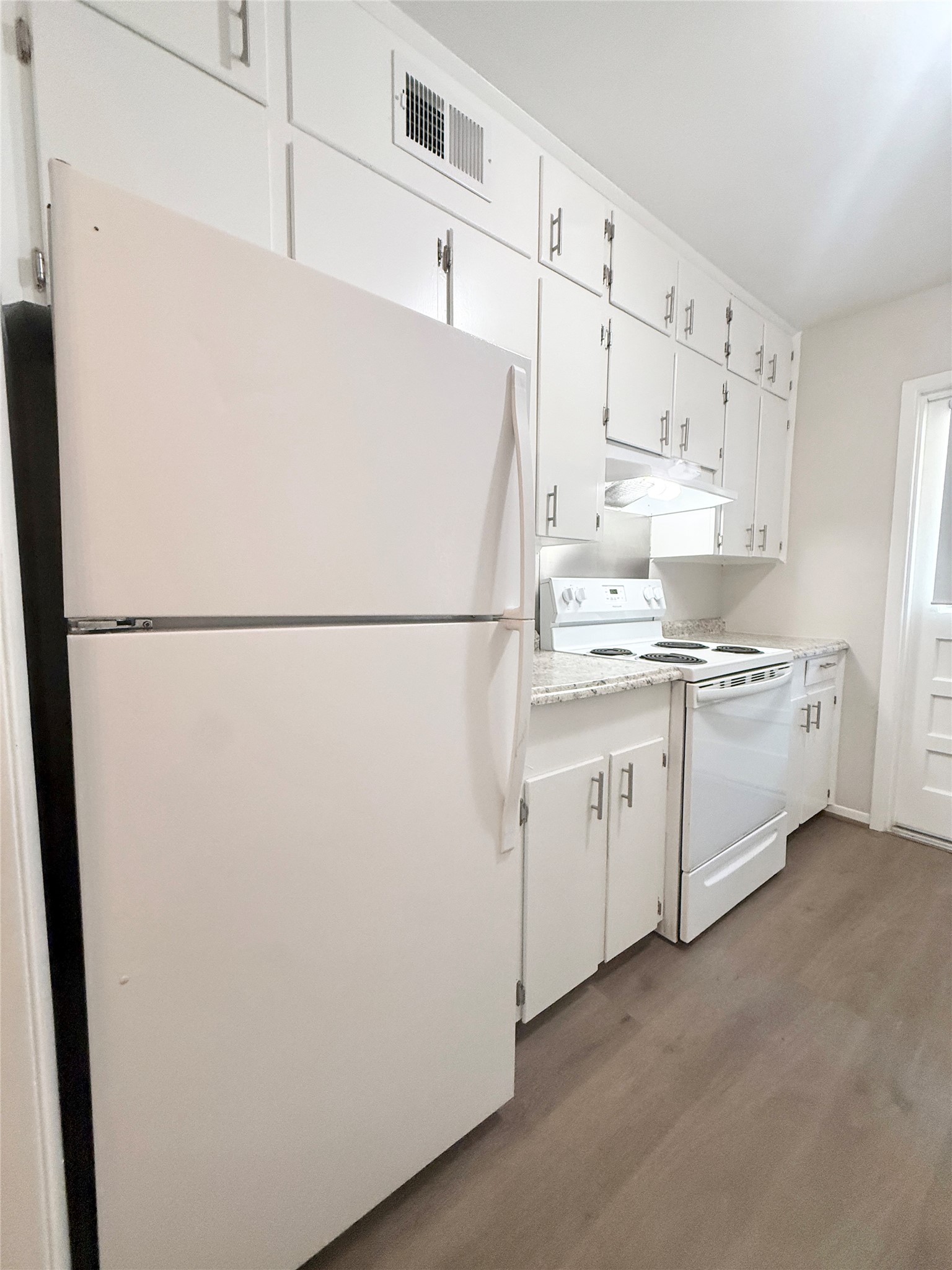 500 Willow Drive B6 Property Photo 6