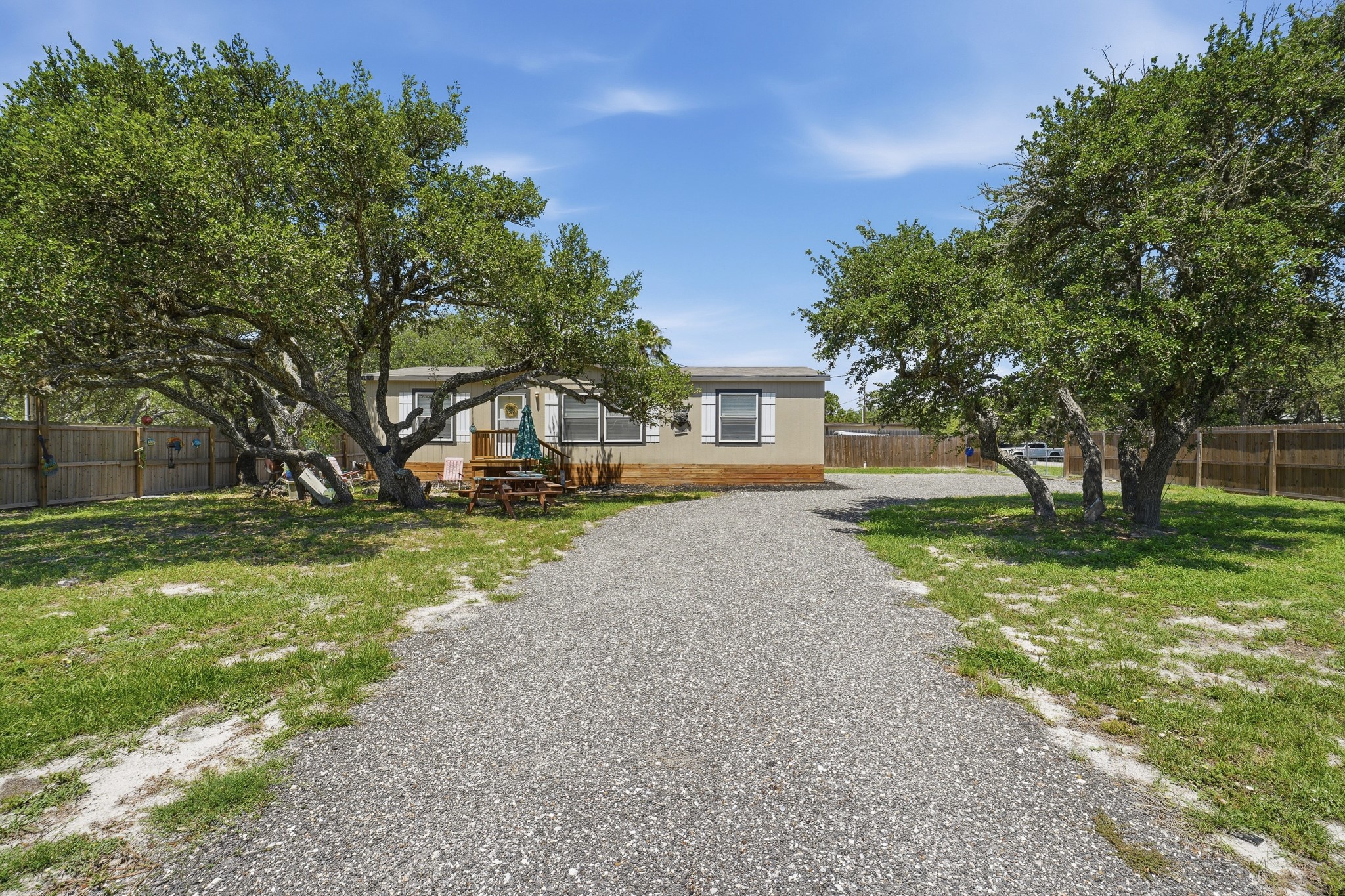 867 Rowe Street Property Photo 5
