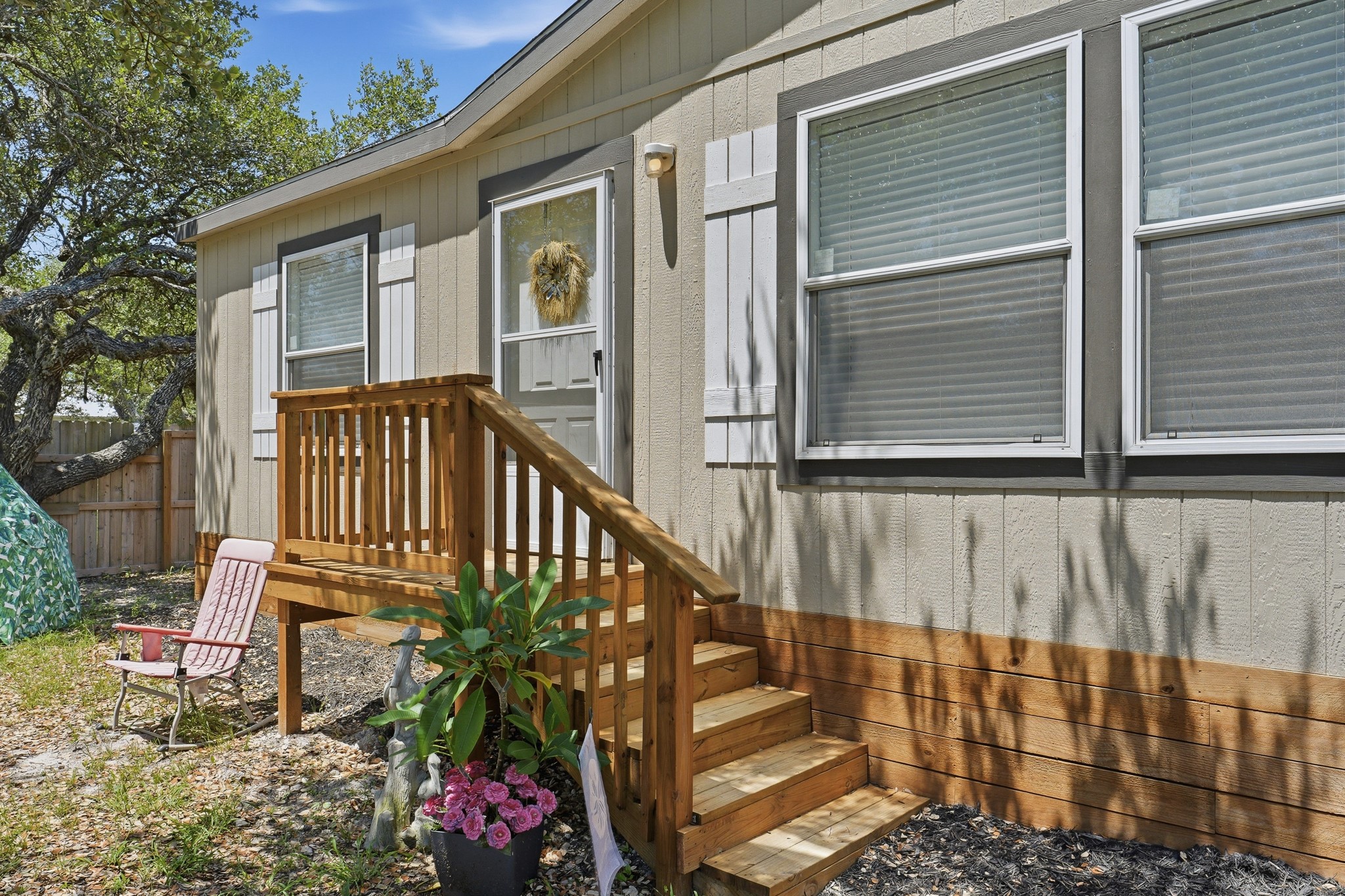 867 Rowe Street Property Photo 7