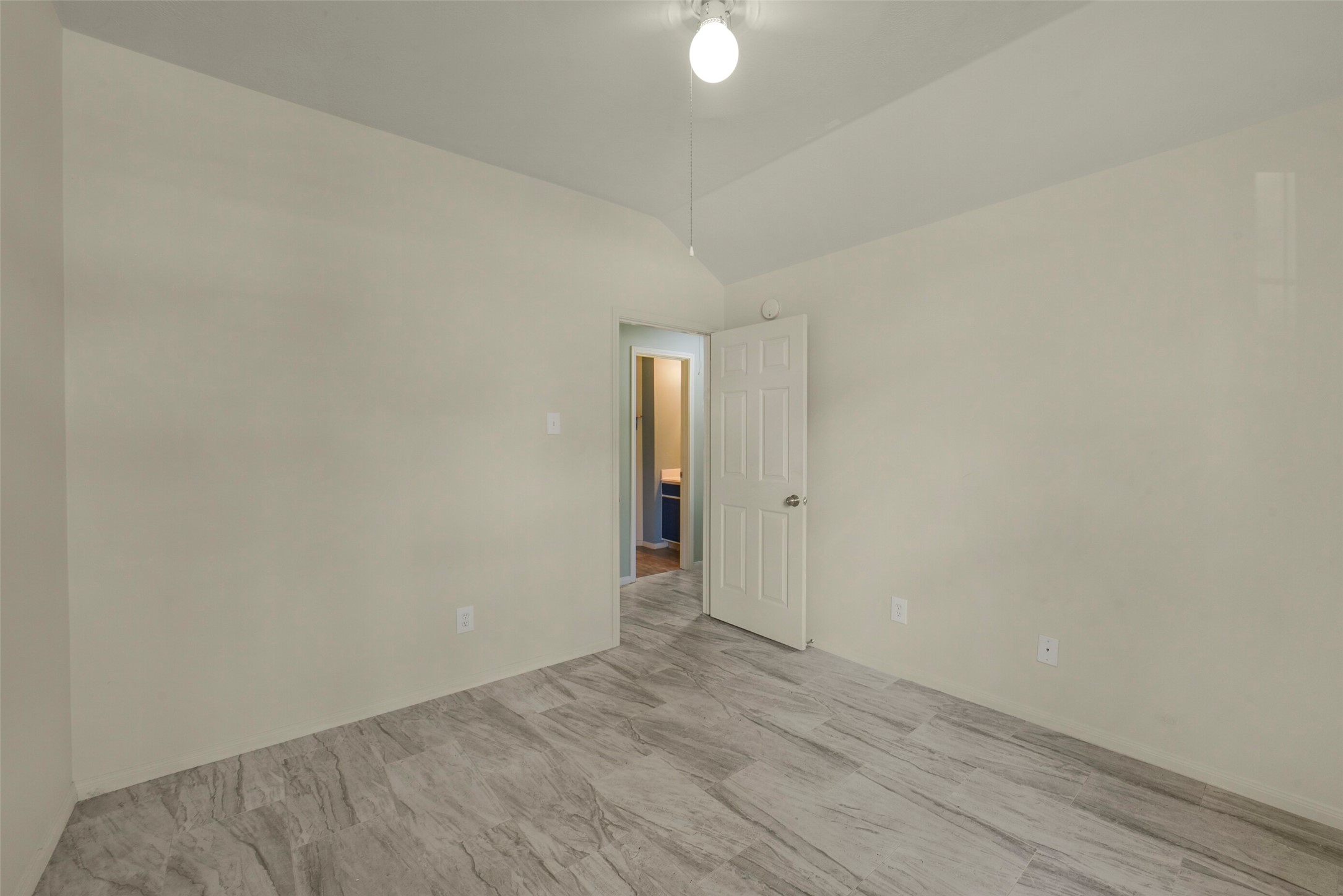 14606 Vaughnville Drive Property Photo 6