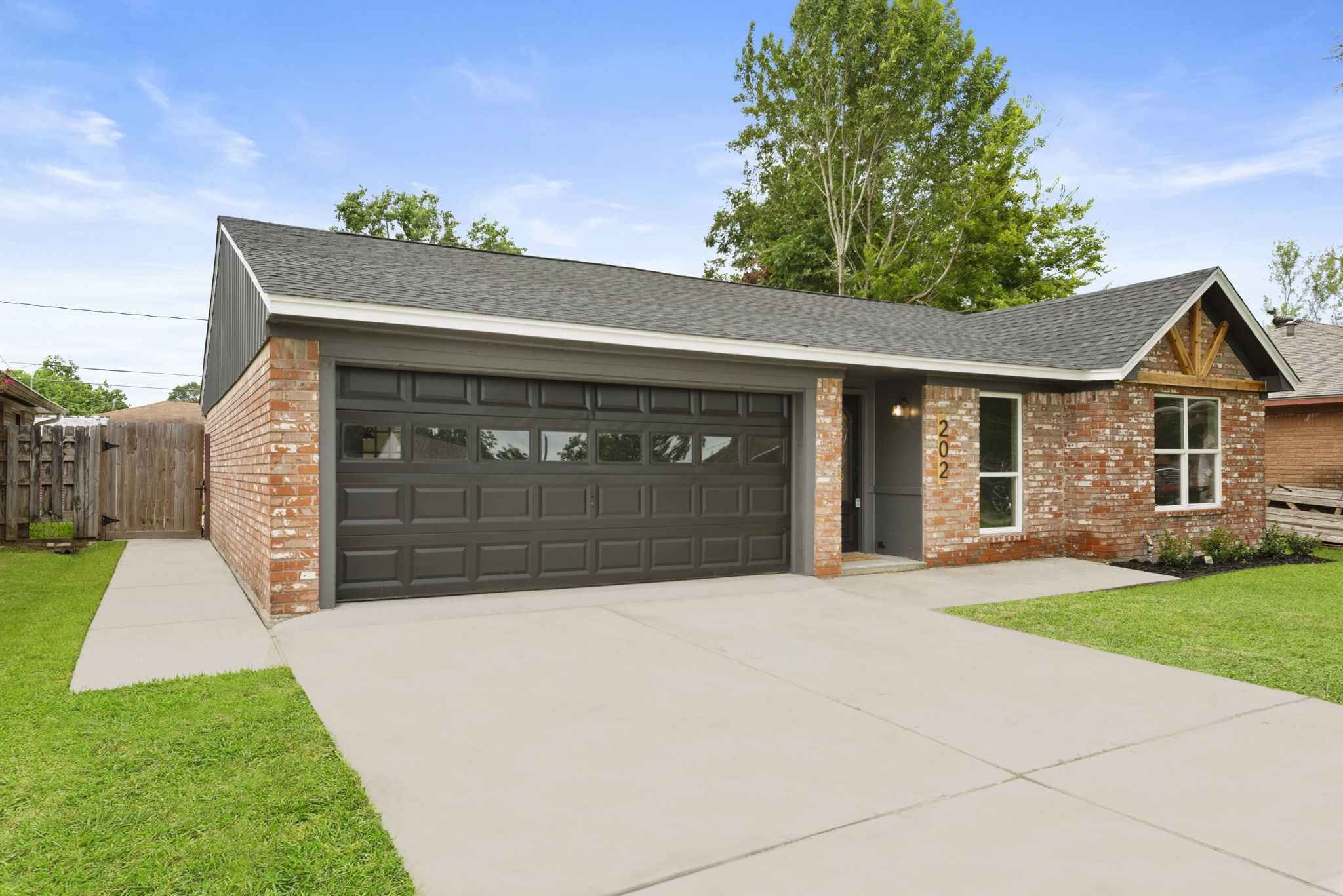 202 Harold Lane Property Photo 4