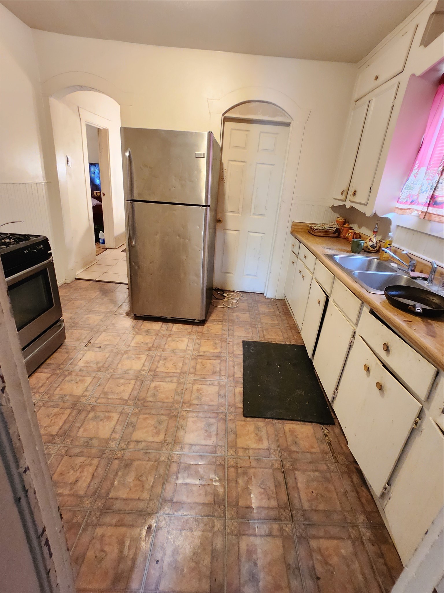 1603 Saulnier Street Property Photo 4