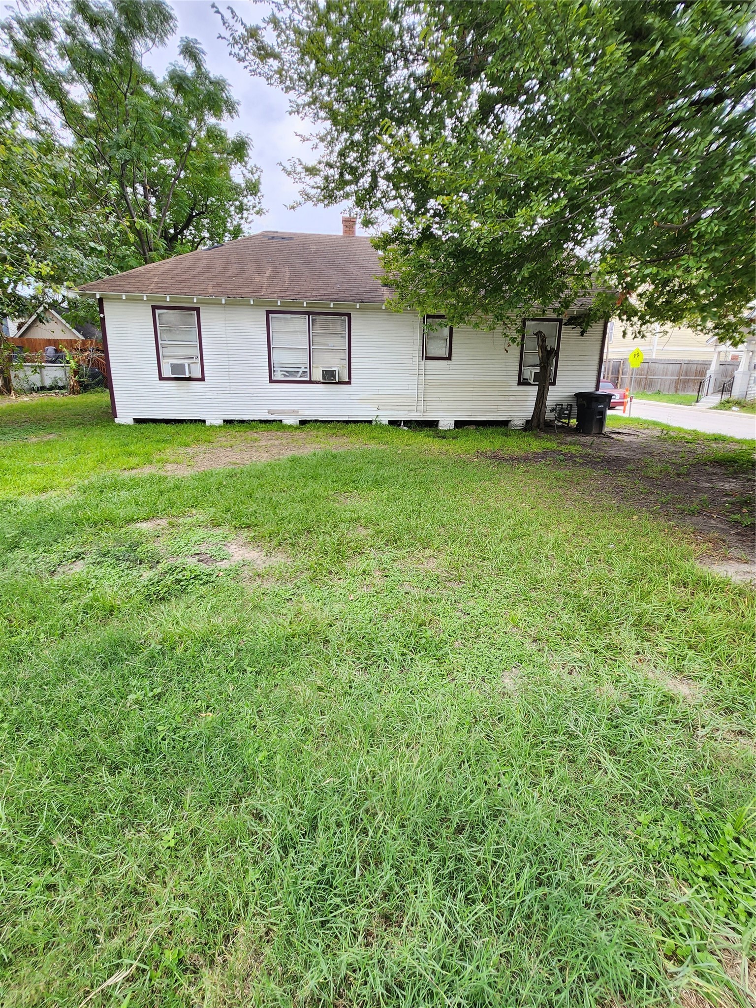 1603 Saulnier Street Property Photo 5