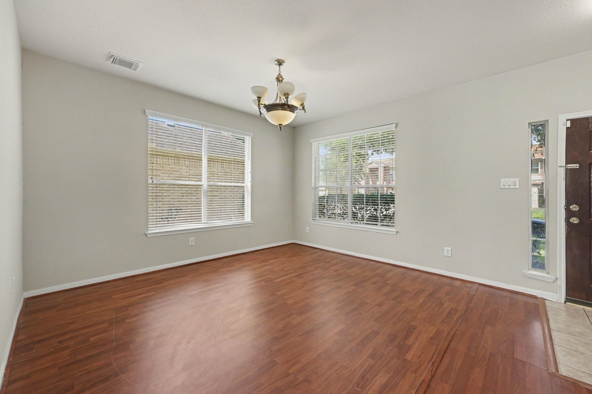 9507 Tolken Way Property Photo 6