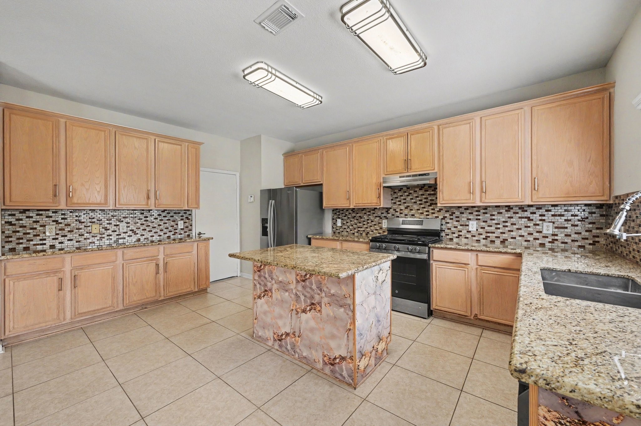 9507 Tolken Way Property Photo 13