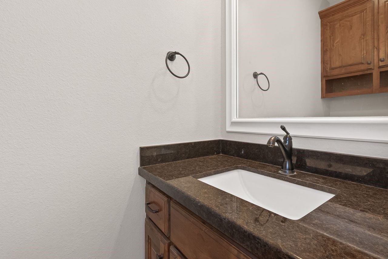 912 Roberts Street Property Photo 21
