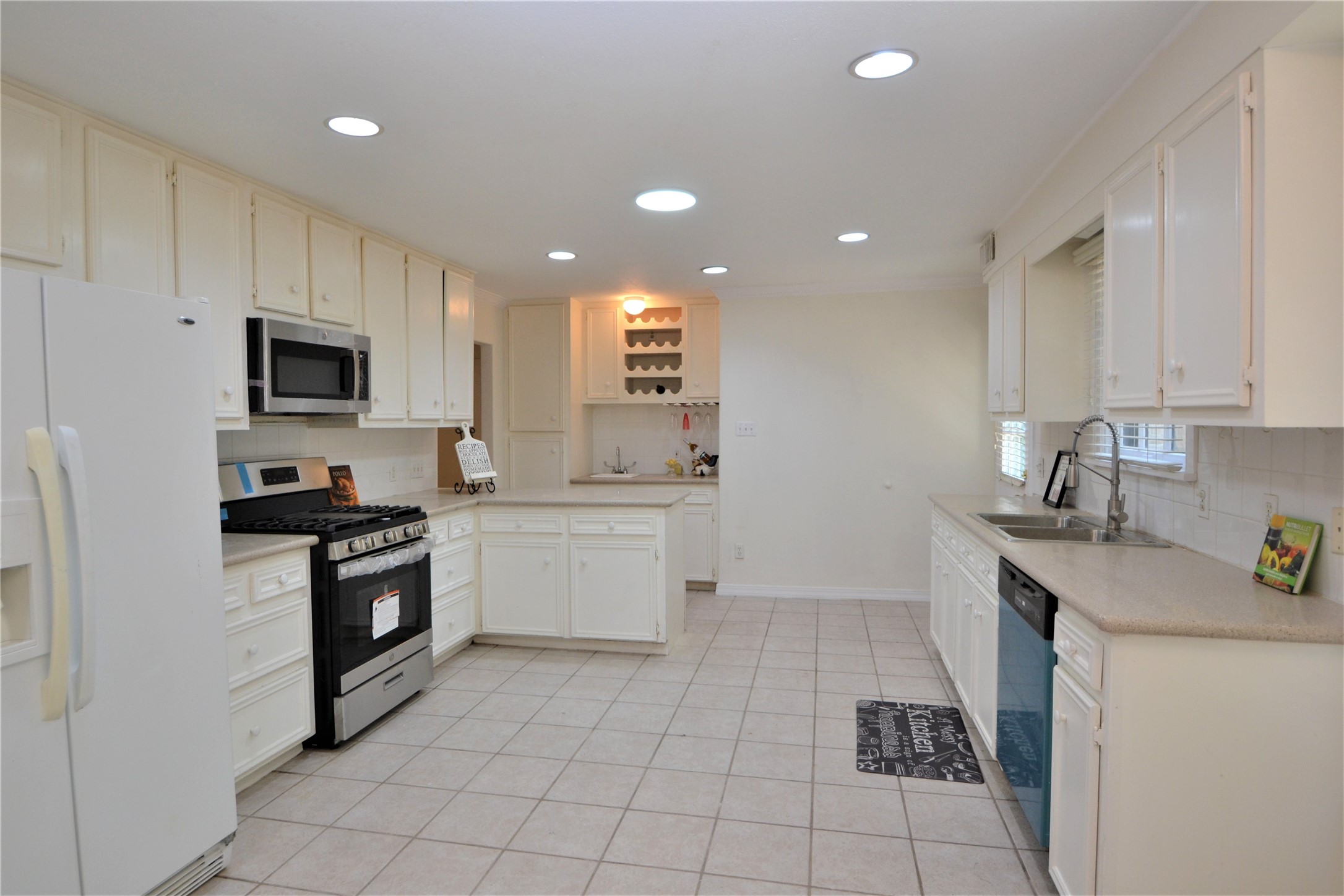 2135 Bissonnet Street Property Photo 11
