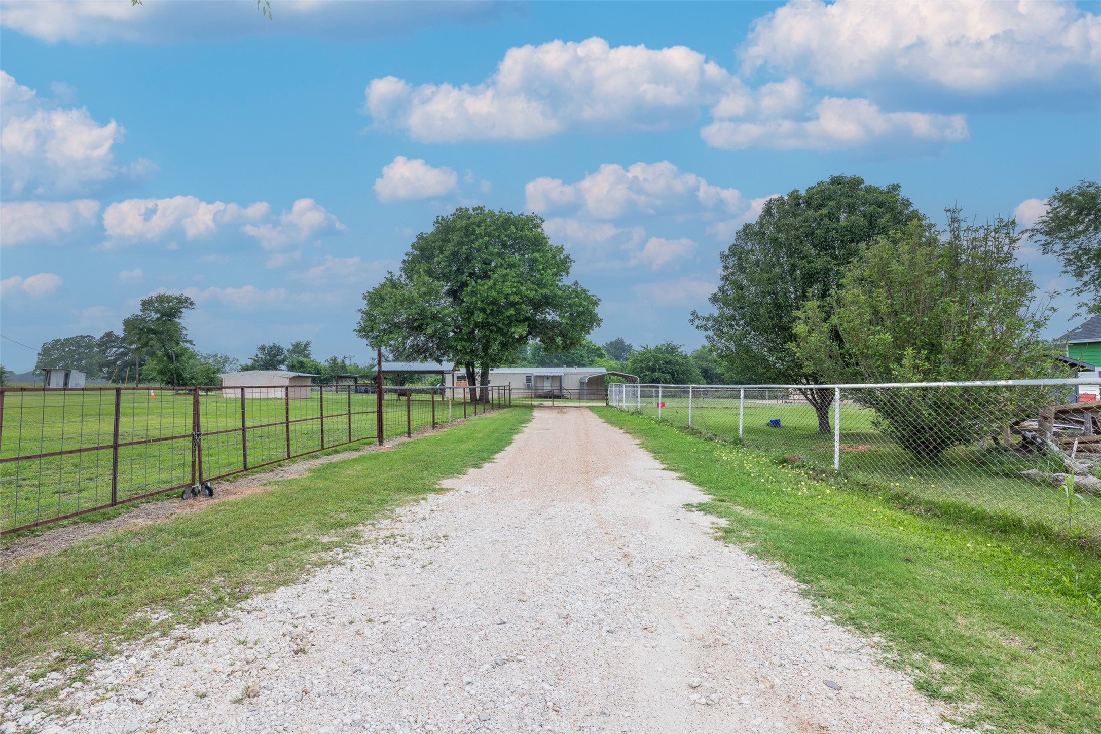 11846 Prairie Hill Drive Property Photo 7