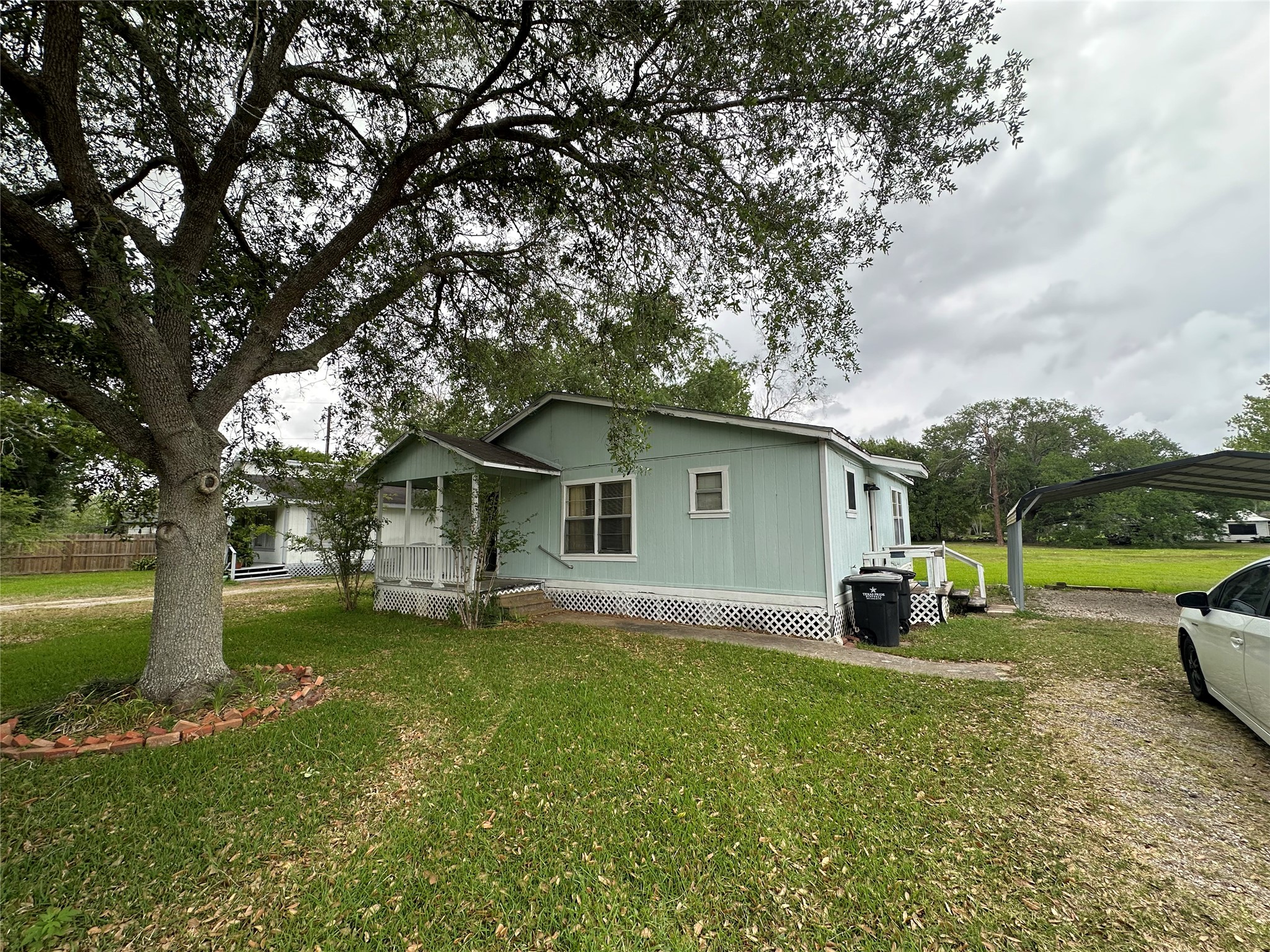 2570 Stadium Drive Property Photo 2