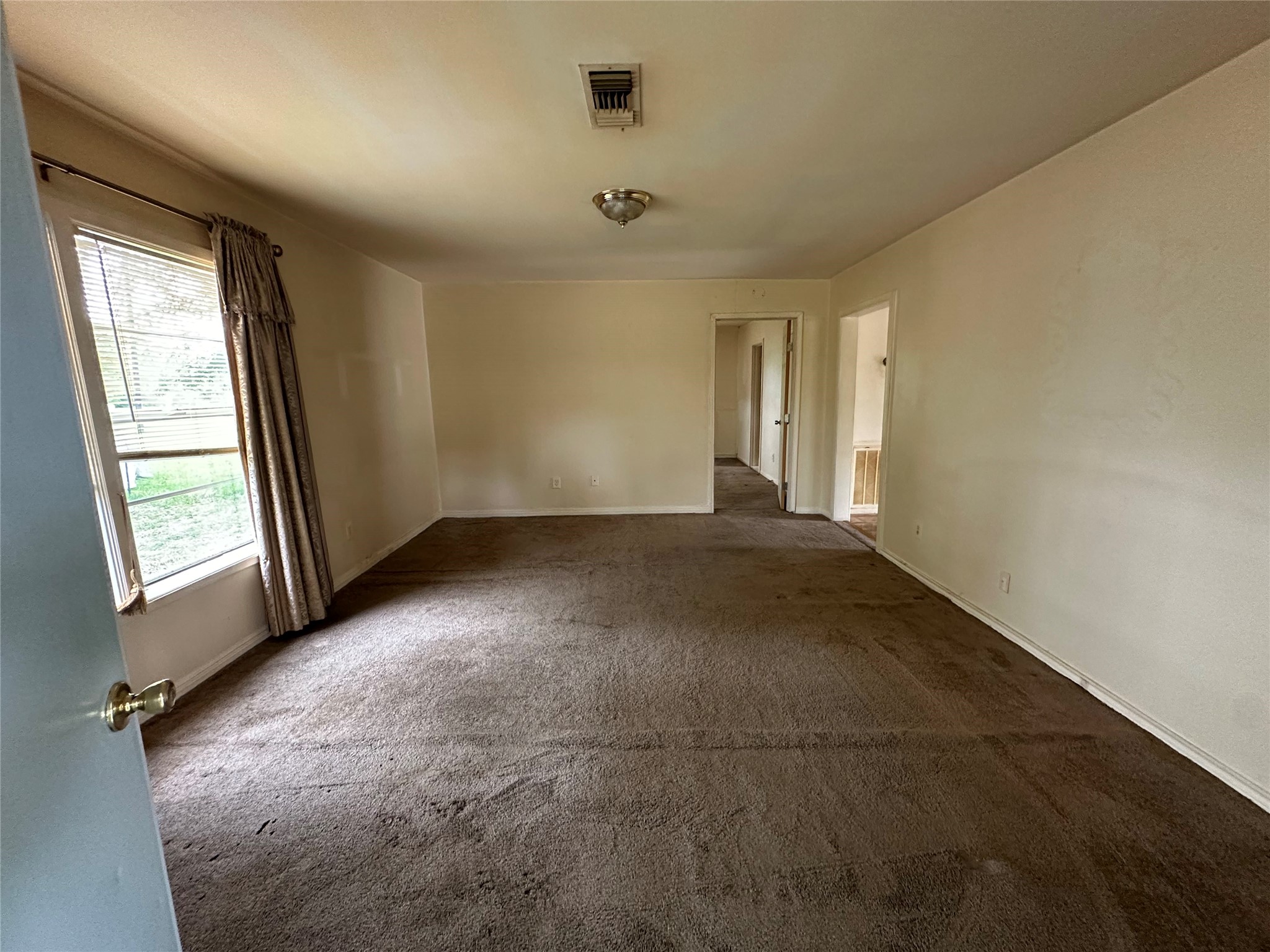 2570 Stadium Drive Property Photo 5