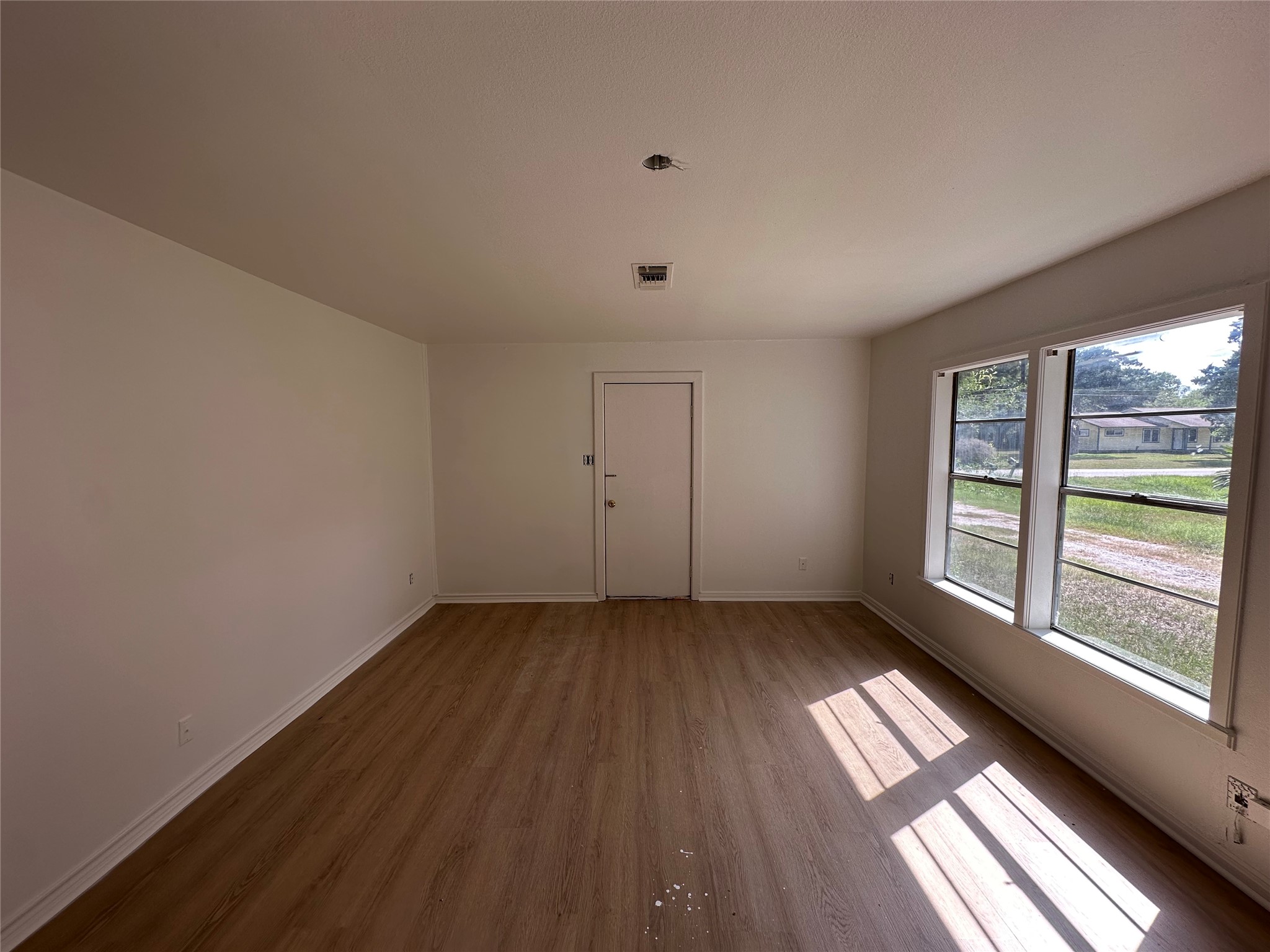 2570 Stadium Drive Property Photo 6