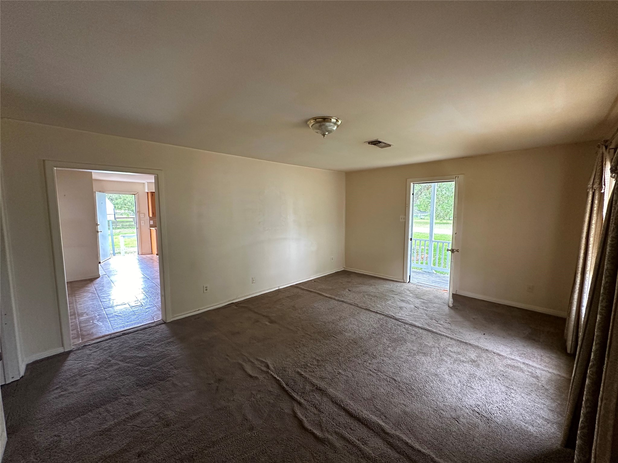 2570 Stadium Drive Property Photo 7