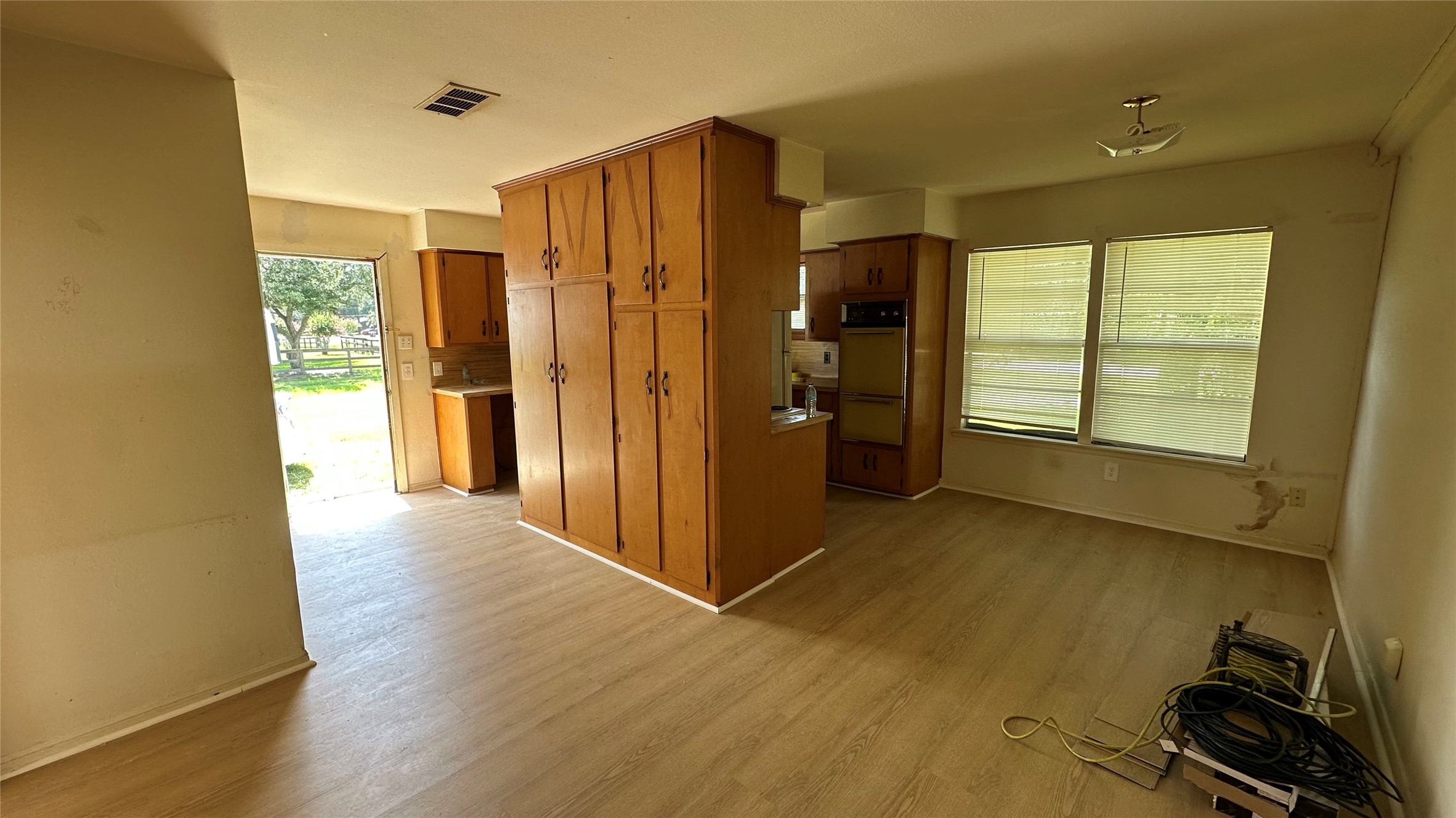 2570 Stadium Drive Property Photo 8