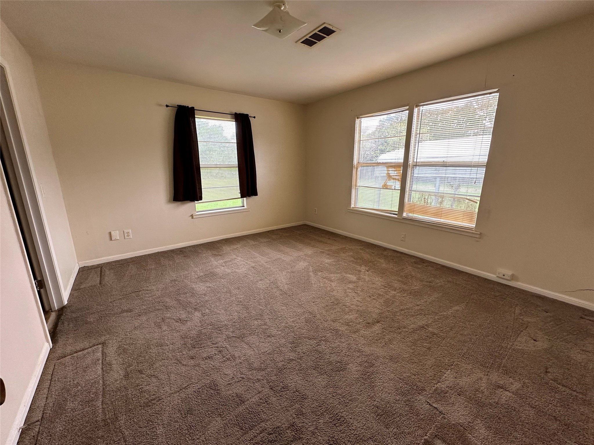 2570 Stadium Drive Property Photo 12