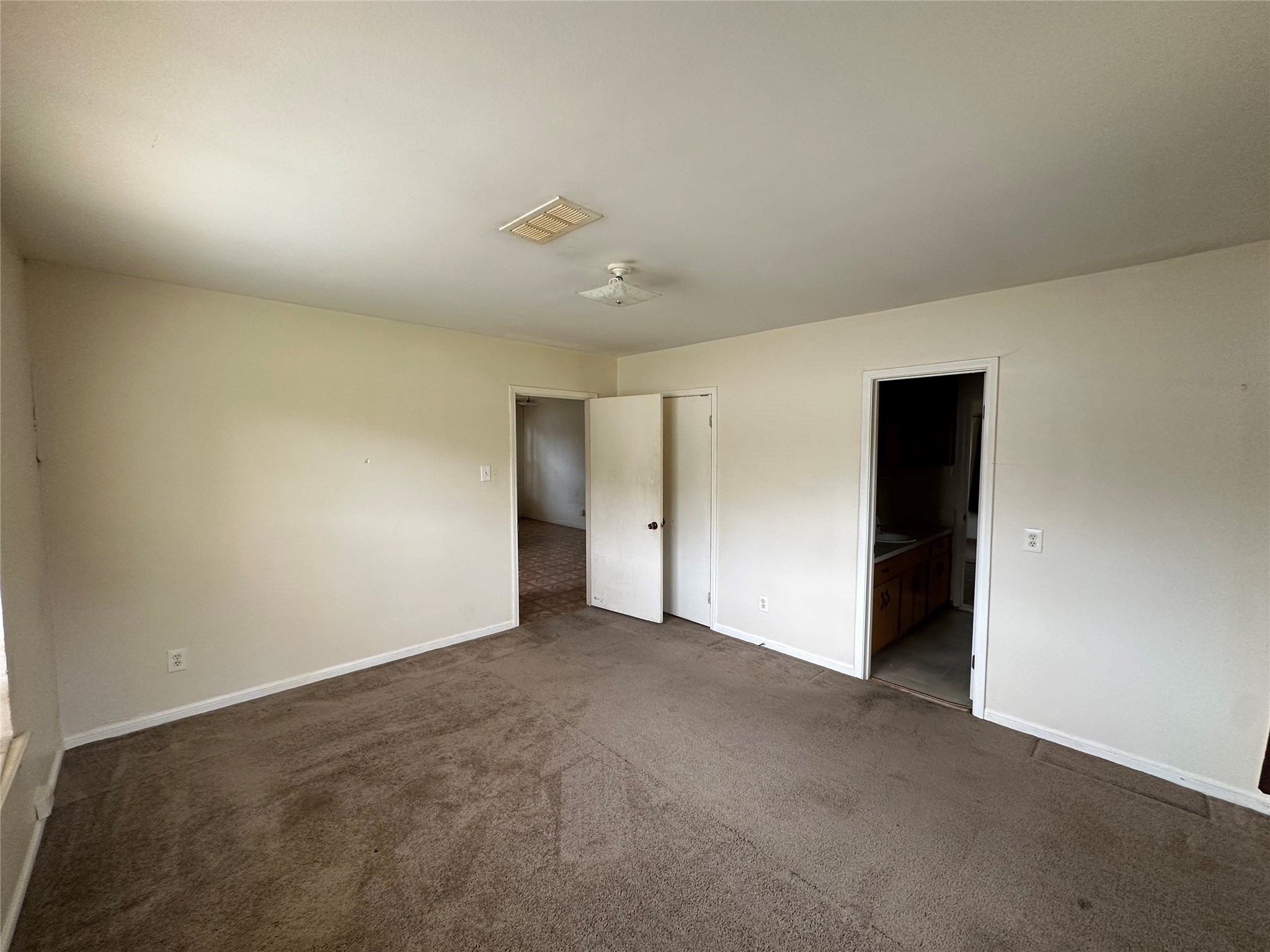 2570 Stadium Drive Property Photo 13