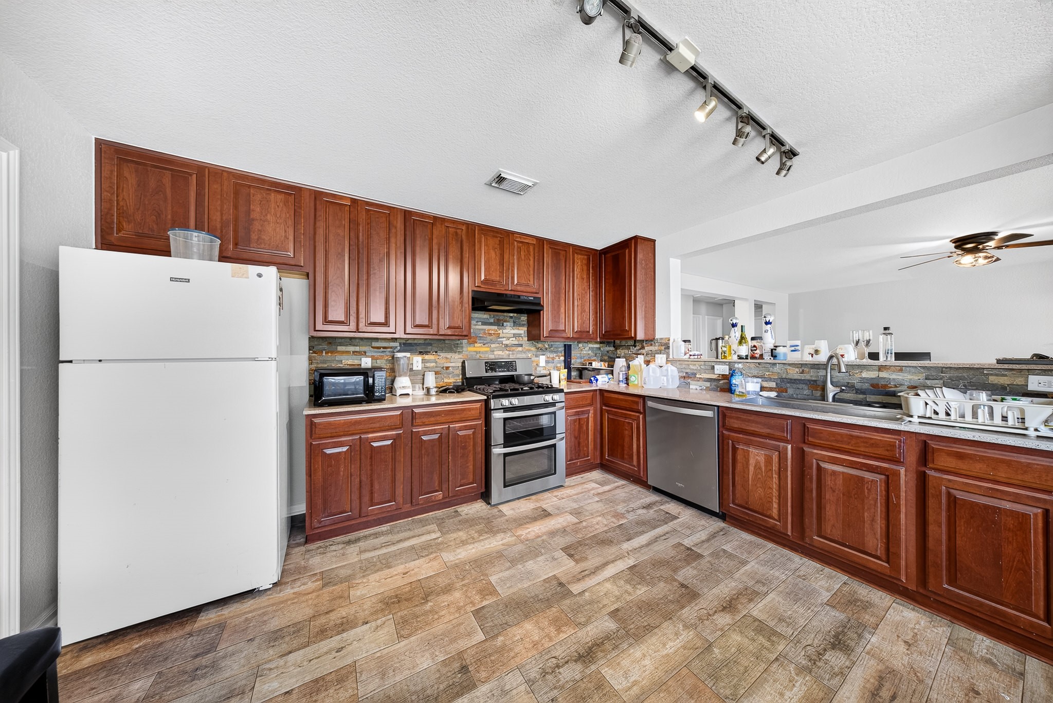 6503 Warfield Lane Property Photo 10