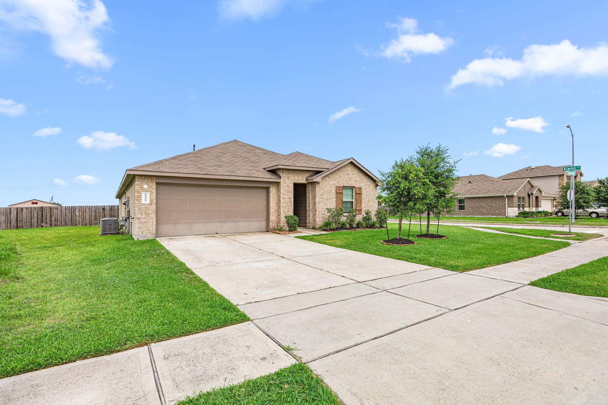 8002 Tamarind Lane Property Photo 4