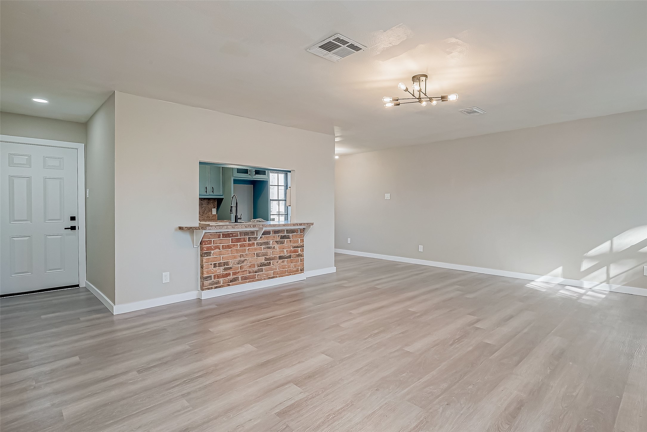 17114 Sunshine Street Property Photo 4