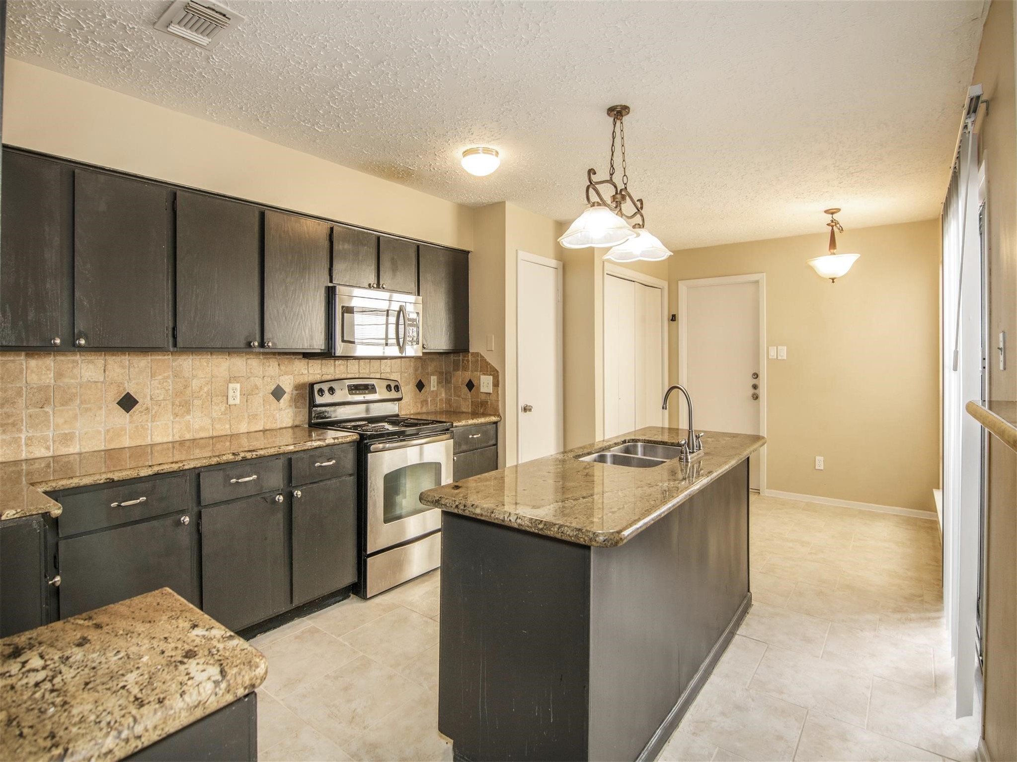 6924 Foxmont Lane Property Photo 1