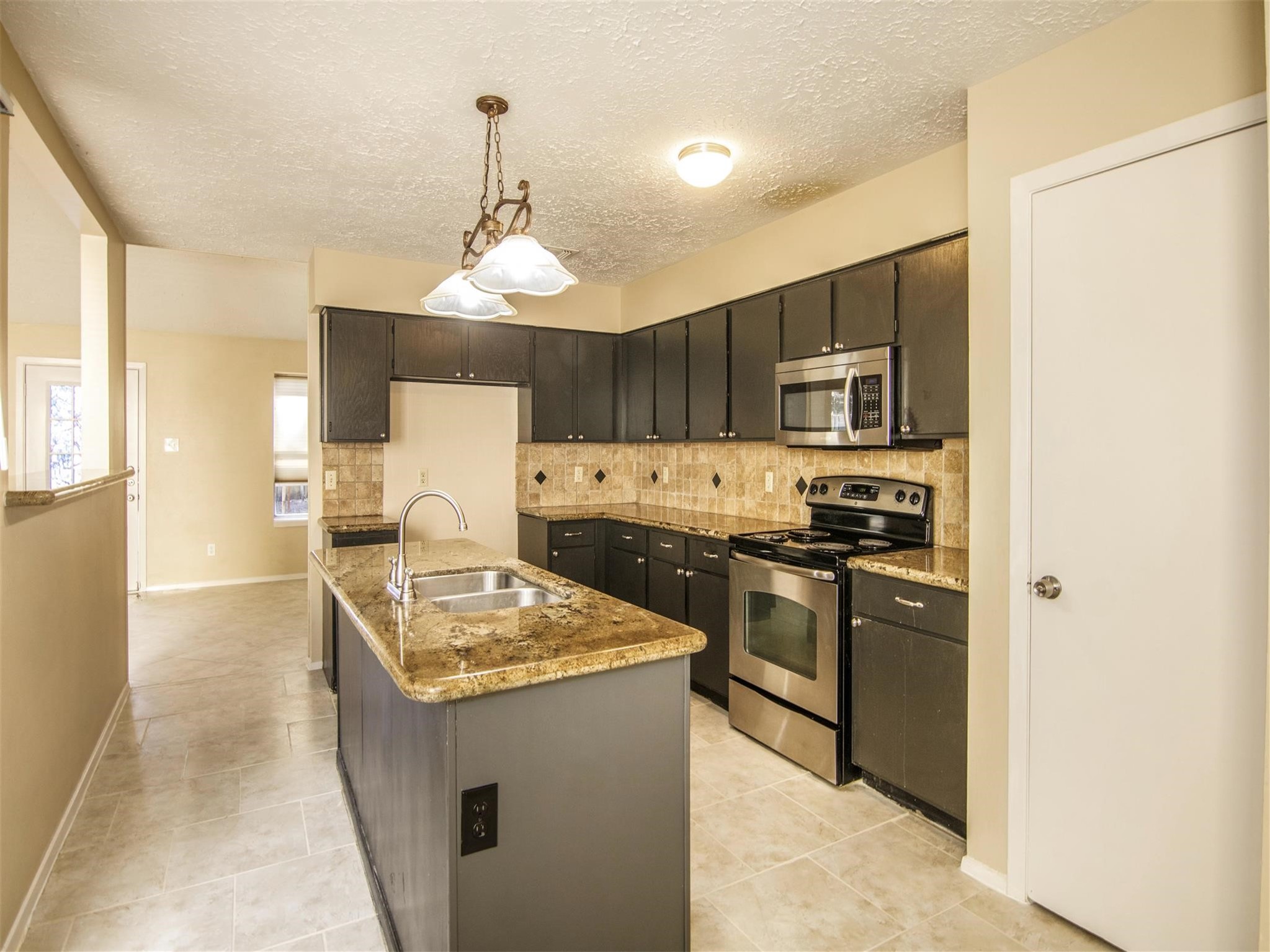 6924 Foxmont Lane Property Photo 2