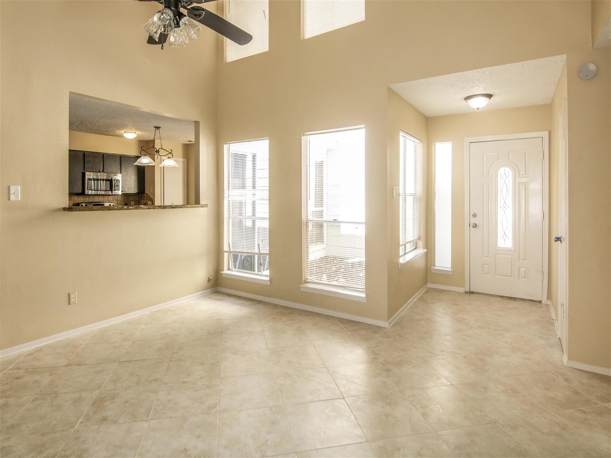 6924 Foxmont Lane Property Photo 3