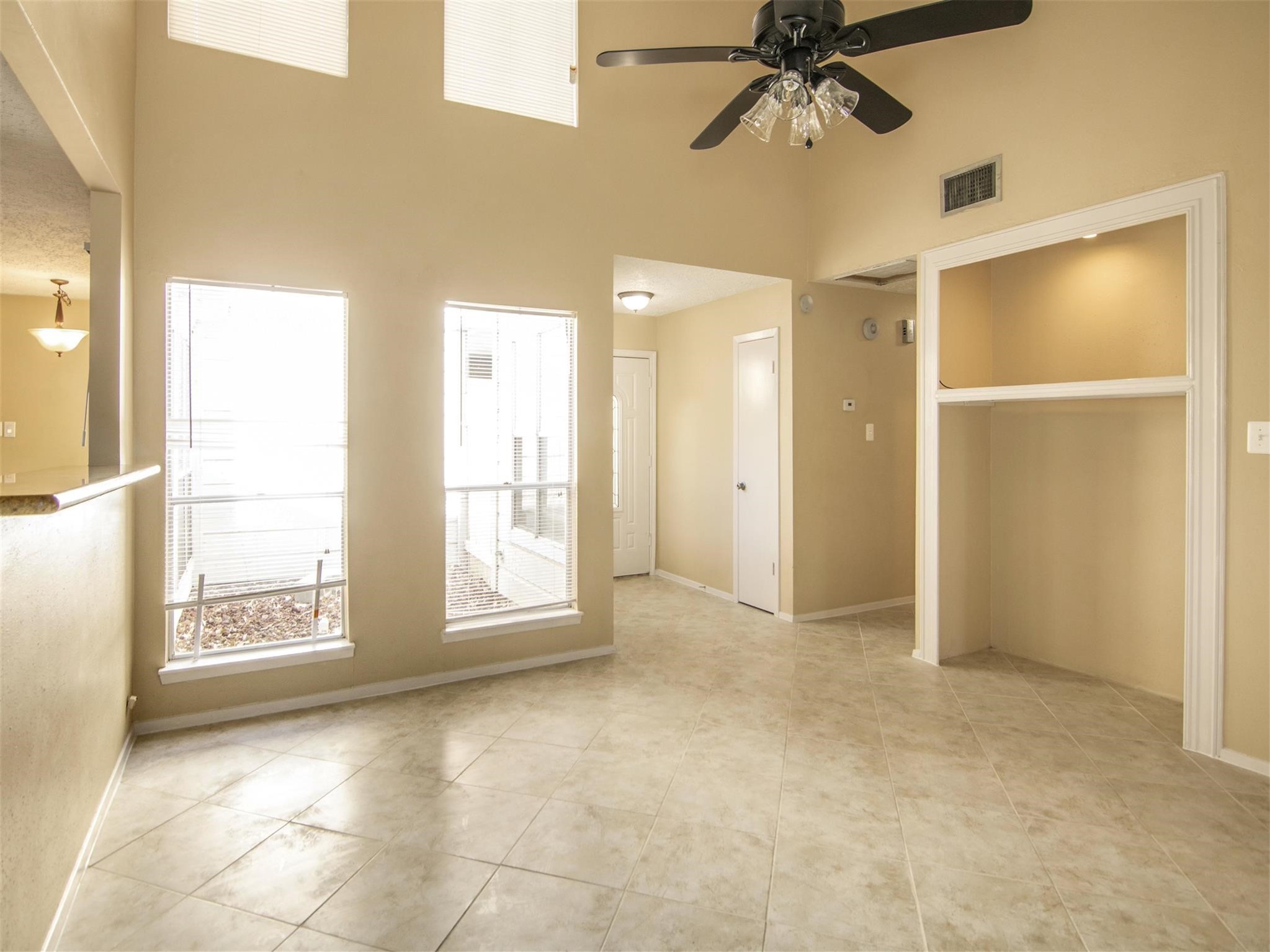 6924 Foxmont Lane Property Photo 4