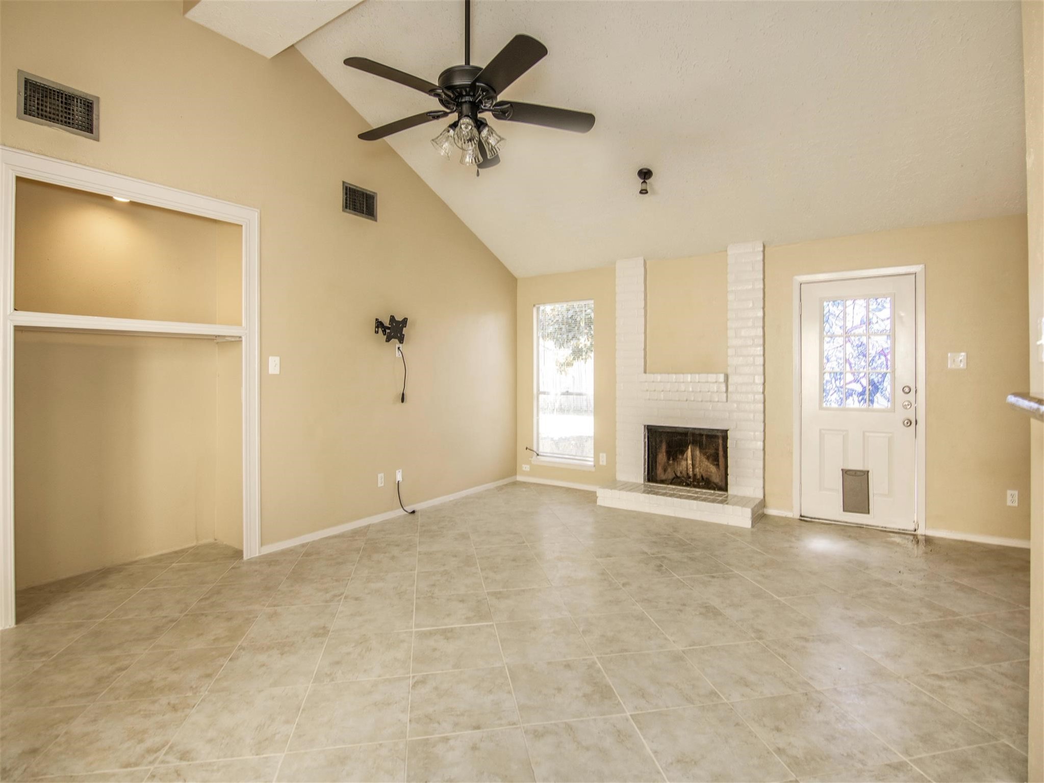 6924 Foxmont Lane Property Photo 6