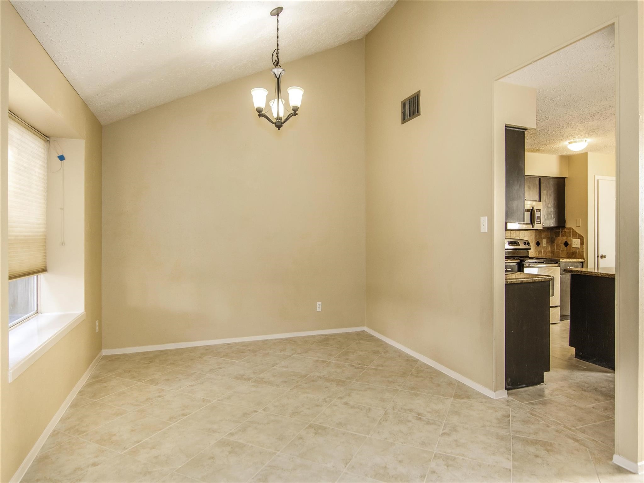 6924 Foxmont Lane Property Photo 8