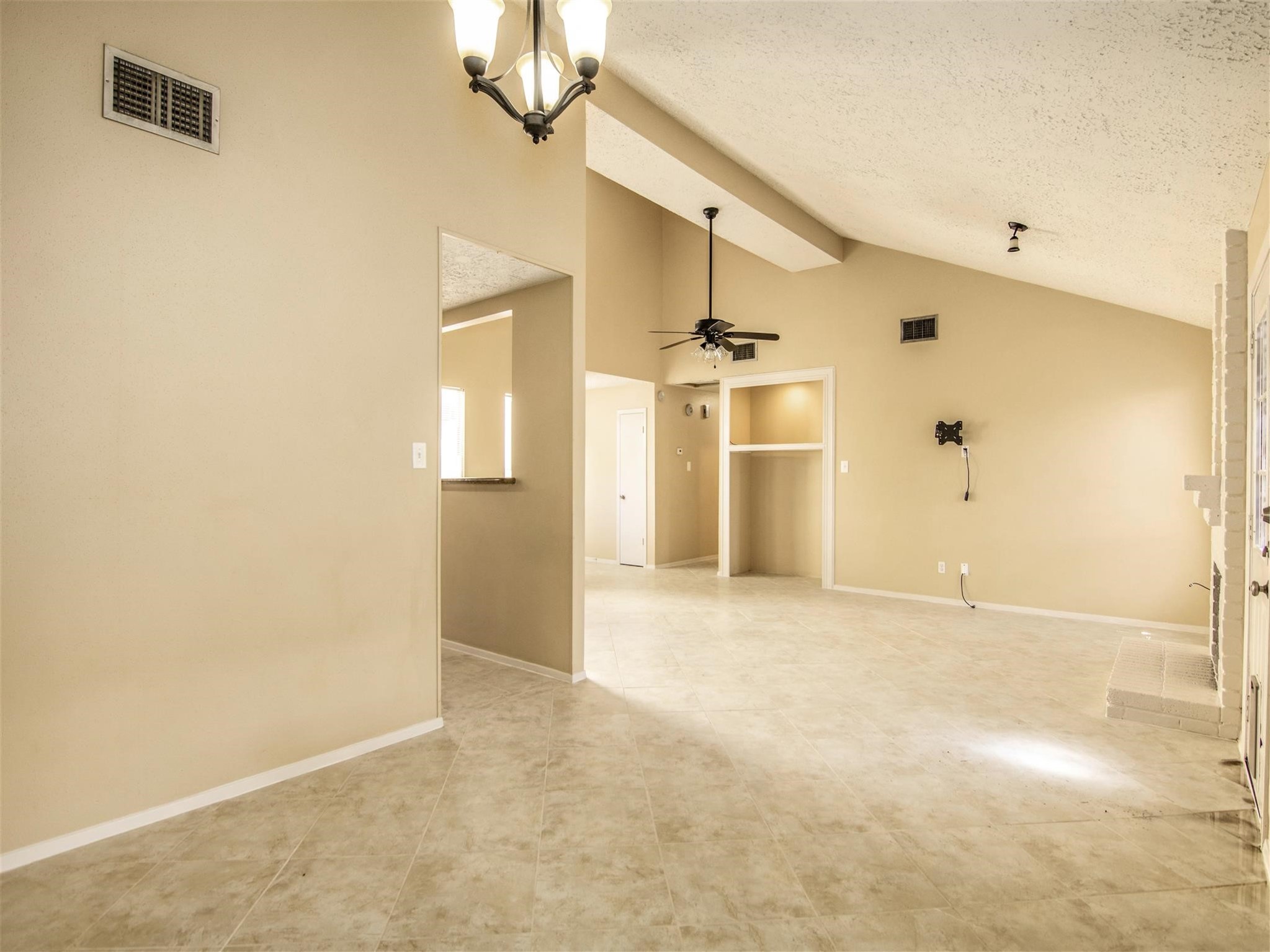 6924 Foxmont Lane Property Photo 9
