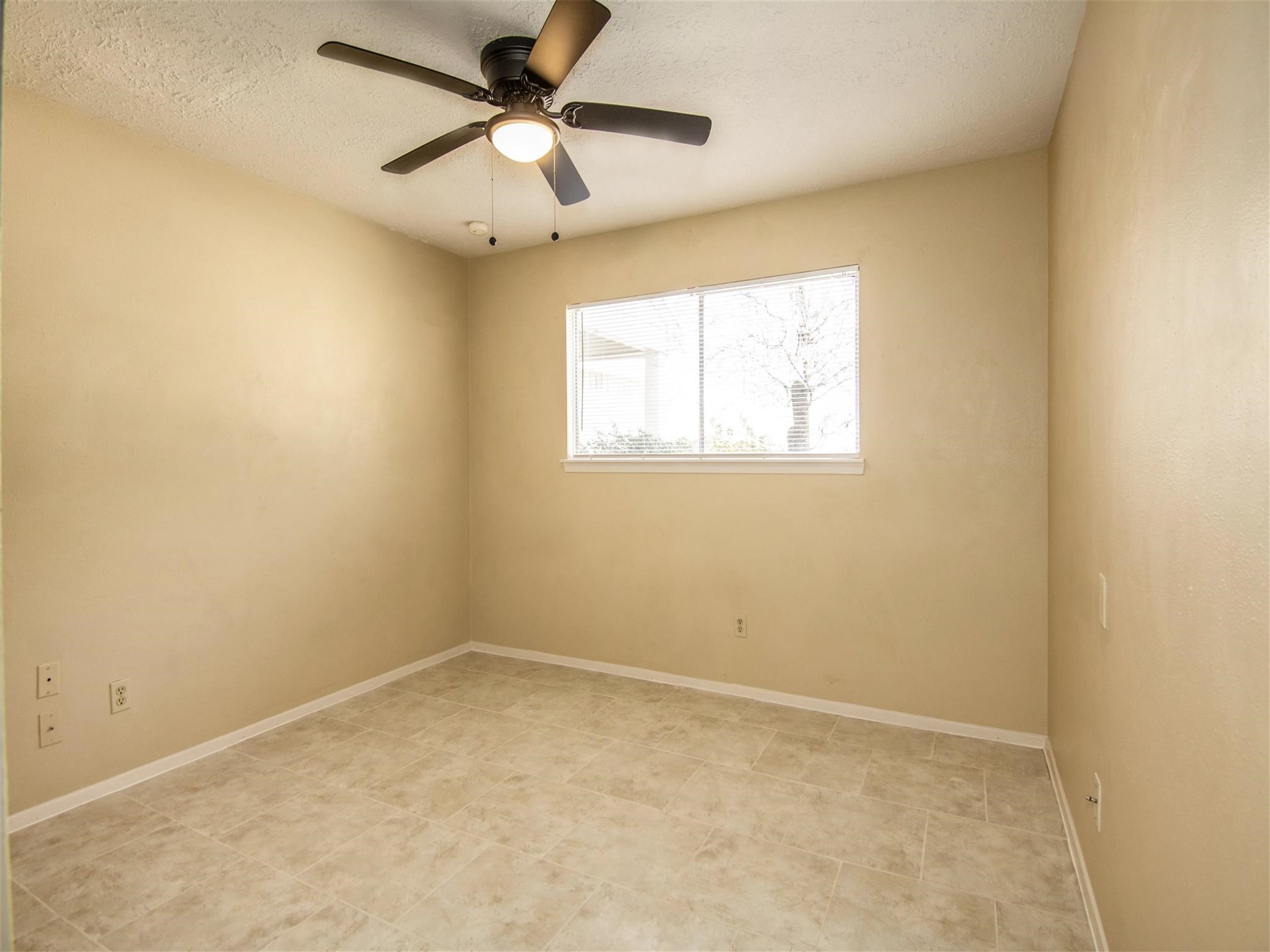 6924 Foxmont Lane Property Photo 12