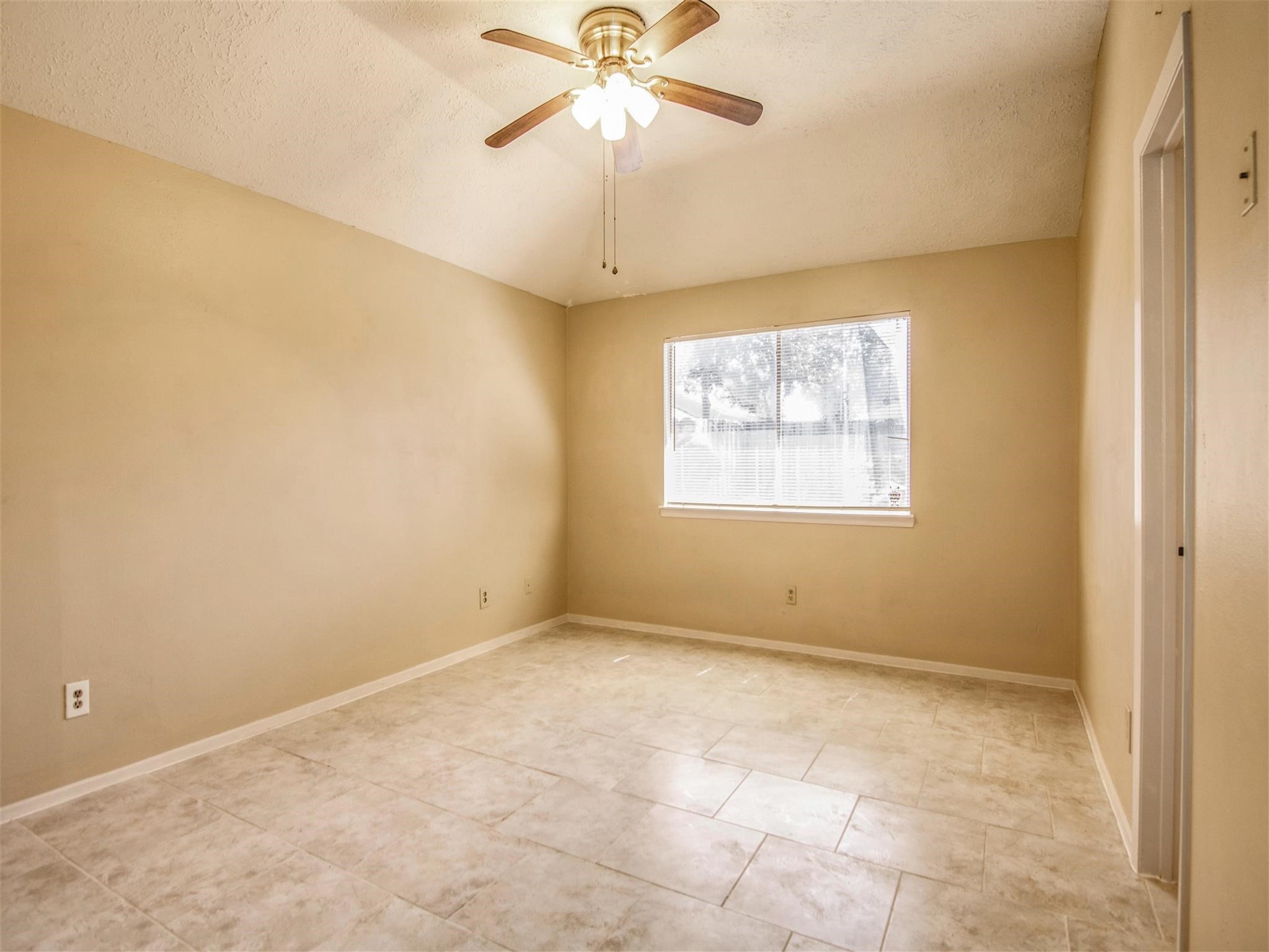 6924 Foxmont Lane Property Photo 14
