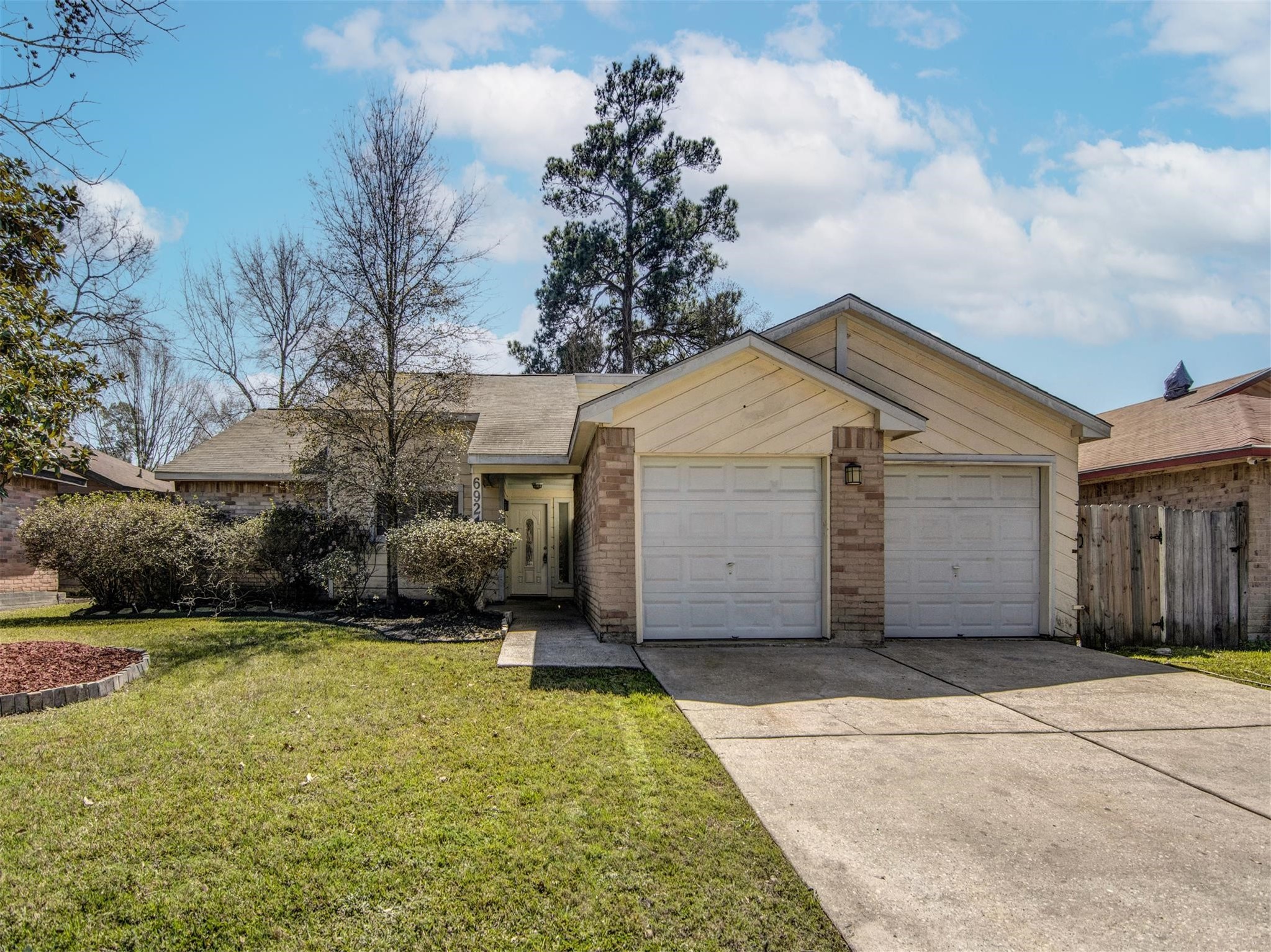 6924 Foxmont Lane Property Photo 22
