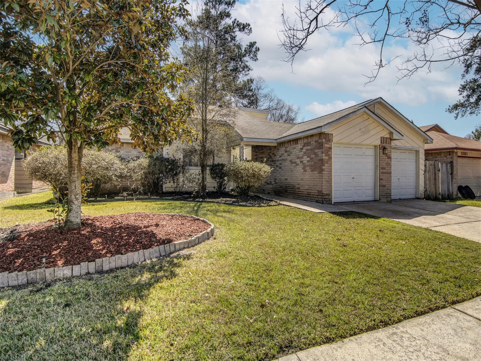 6924 Foxmont Lane Property Photo 24