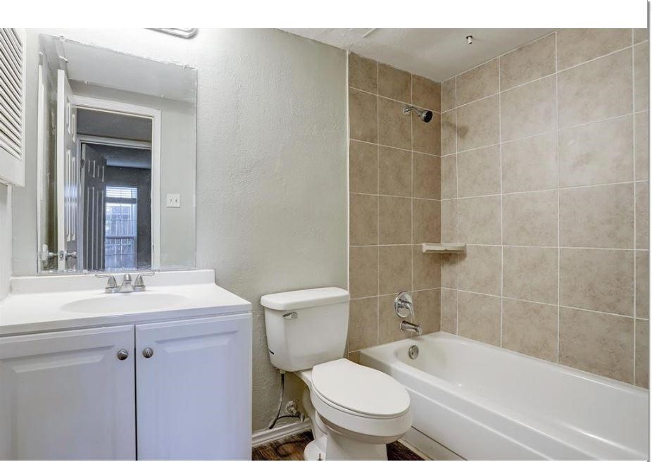 9550 Deering Drive 305 Property Photo 2