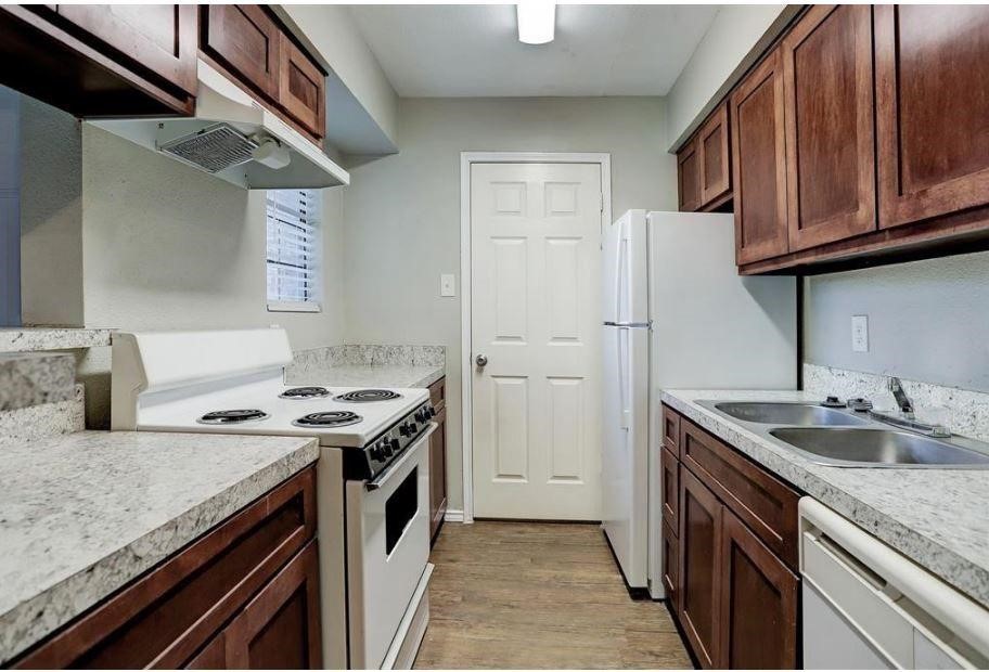 9550 Deering Drive 305 Property Photo 4