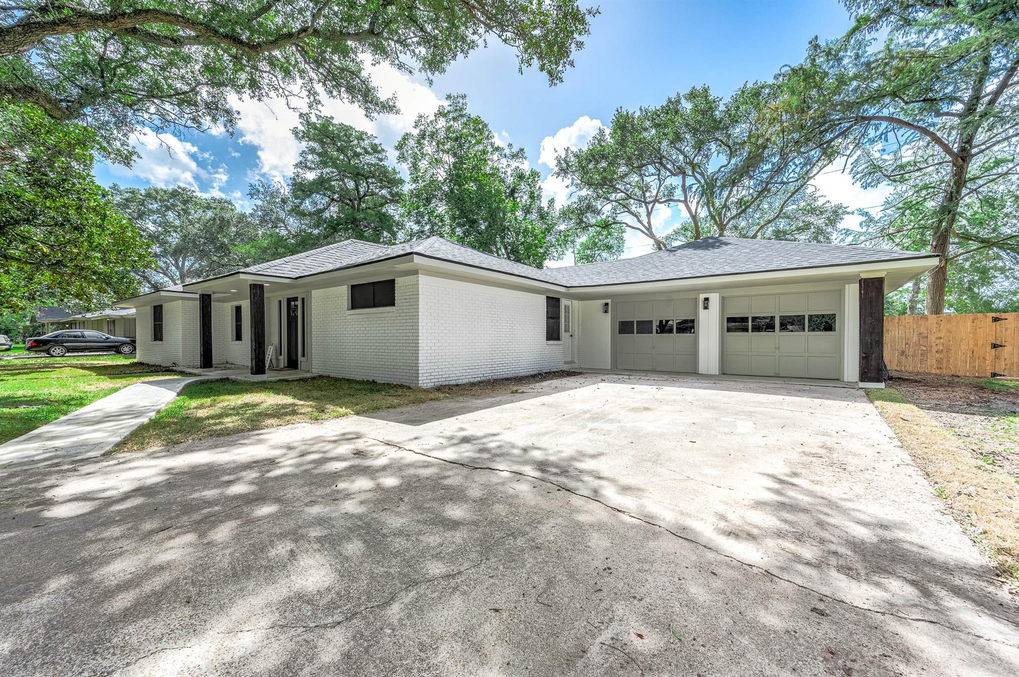717 Cedar Lawn Drive Property Photo 4